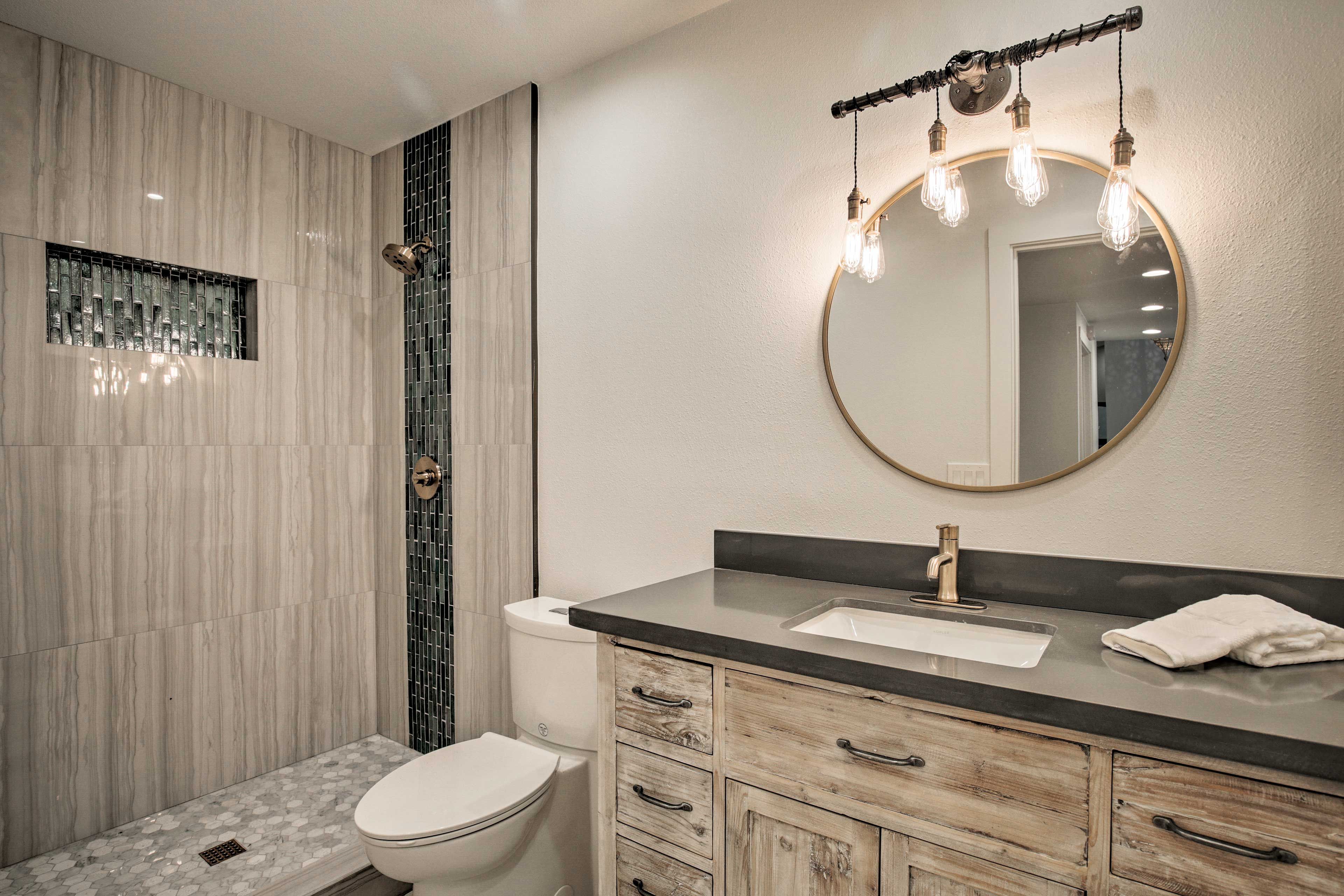 Full Bathroom | 1st Floor