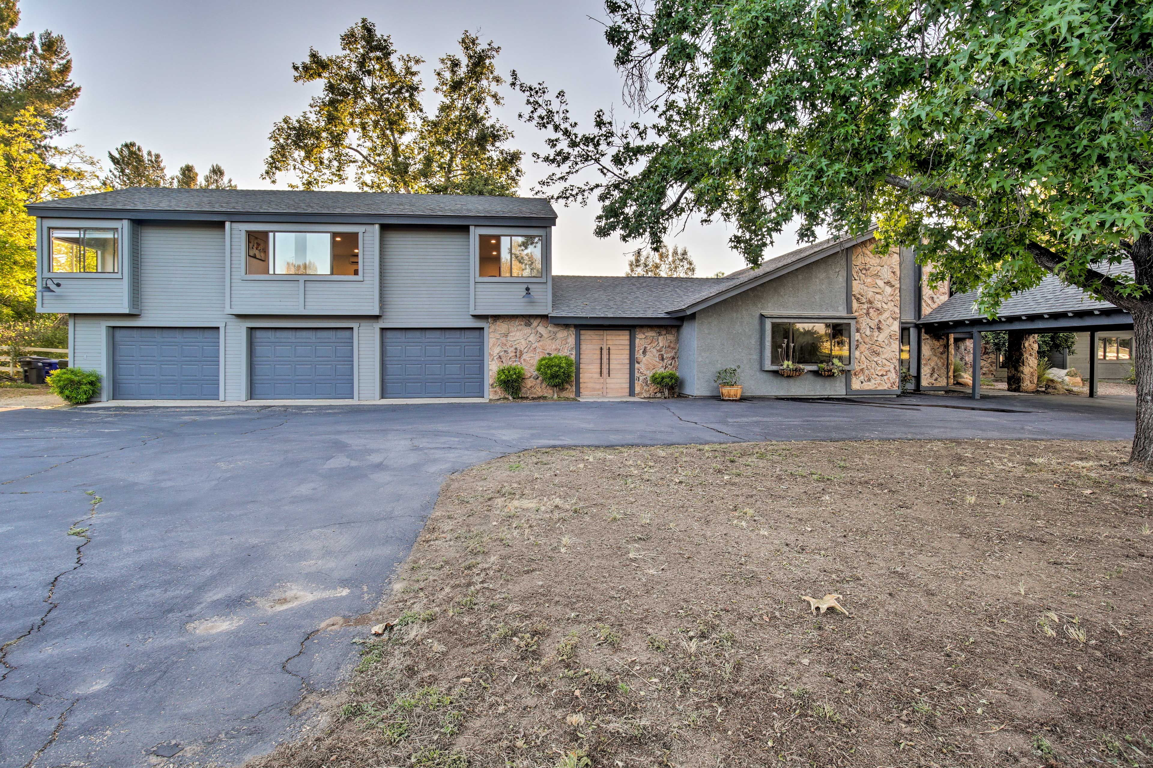 Property Exterior | Parking | Driveway (5 Vehicles) | RV/Trailer Parking