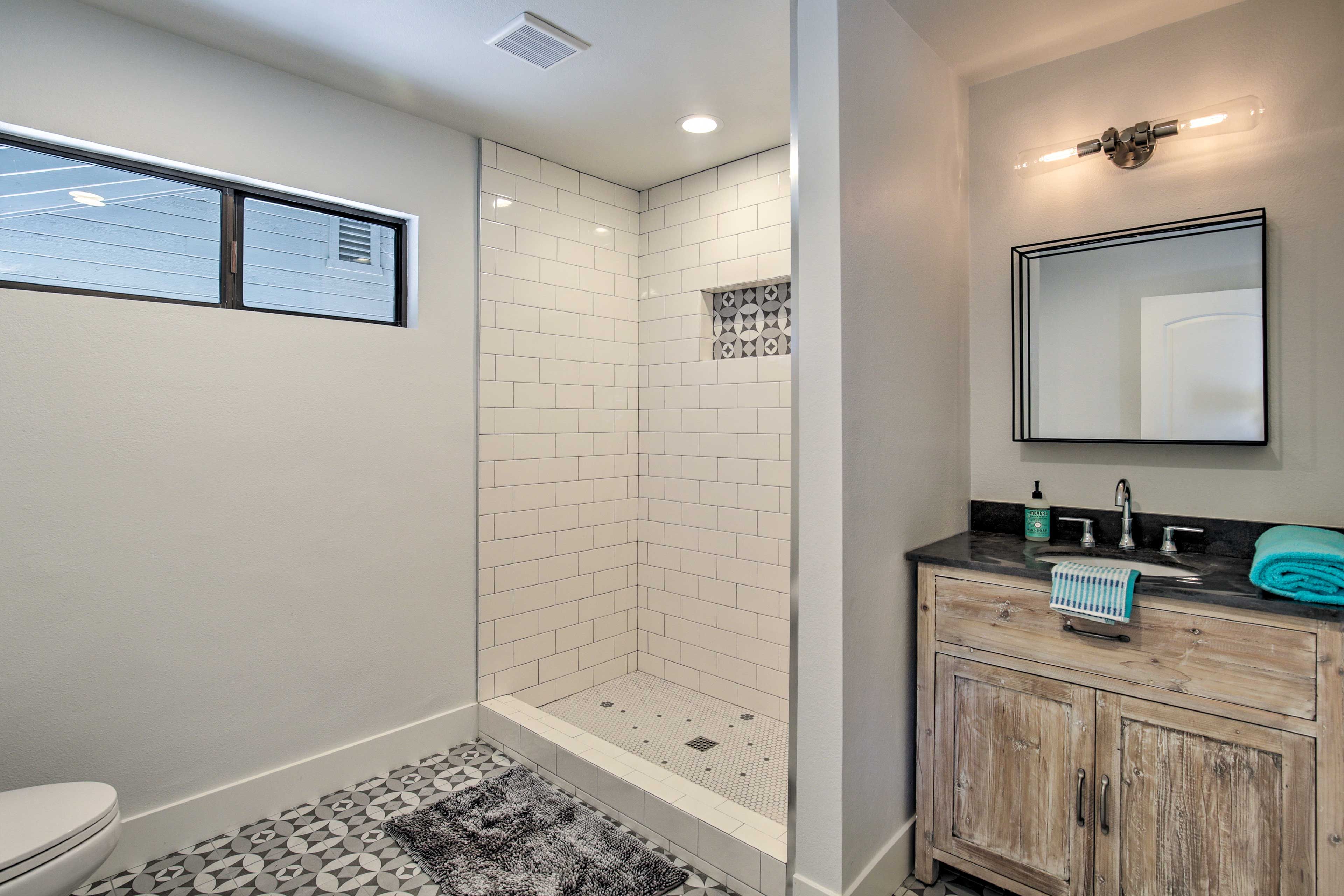 Full Bathroom | Complimentary Toiletries | Hair Dryer | 1st Floor