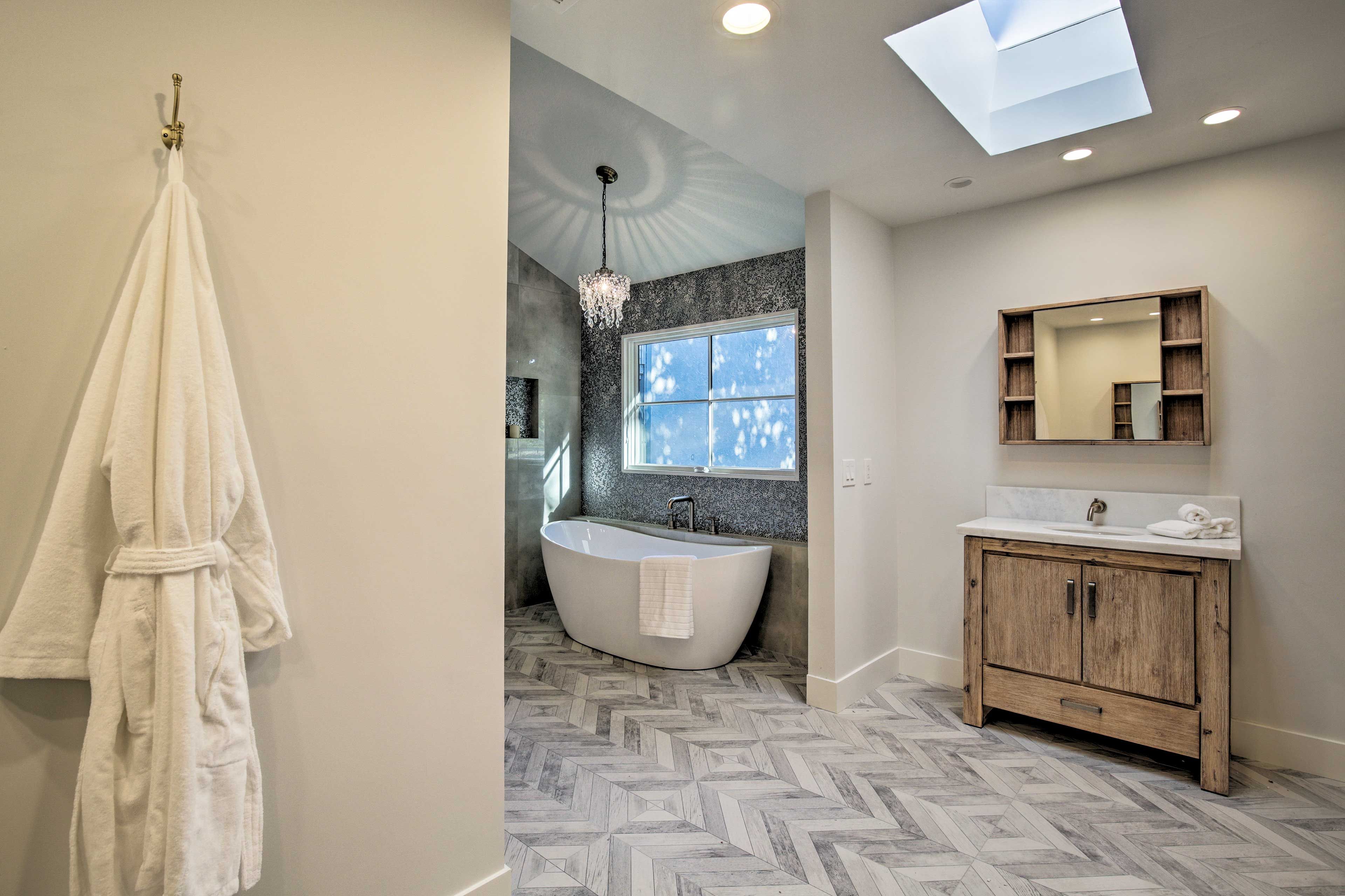 Full Bathroom | Linens & Towels | Multi-Head Walk-In Shower | 1st Floor