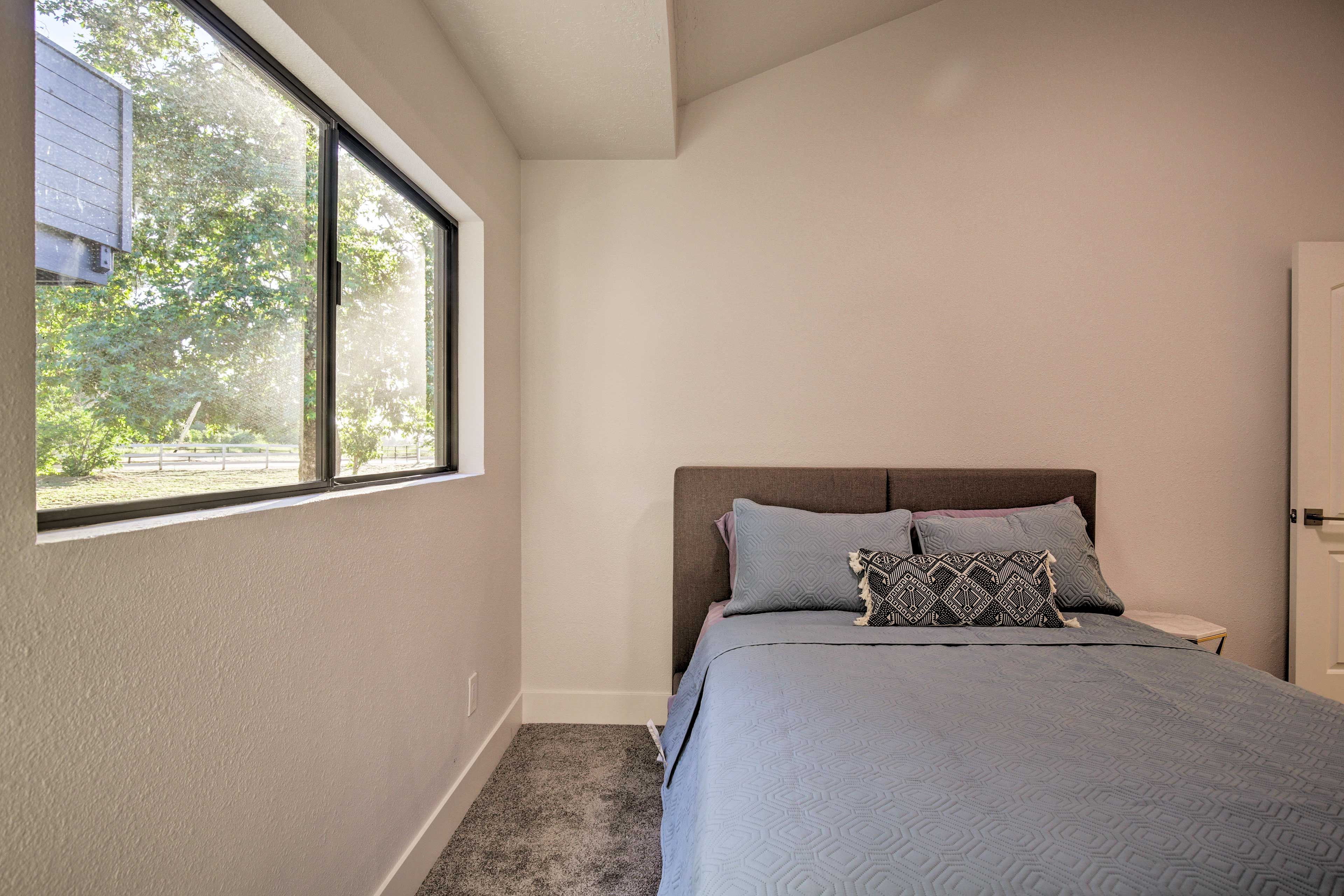 Bedroom 4 | Queen Bed | 1st Floor