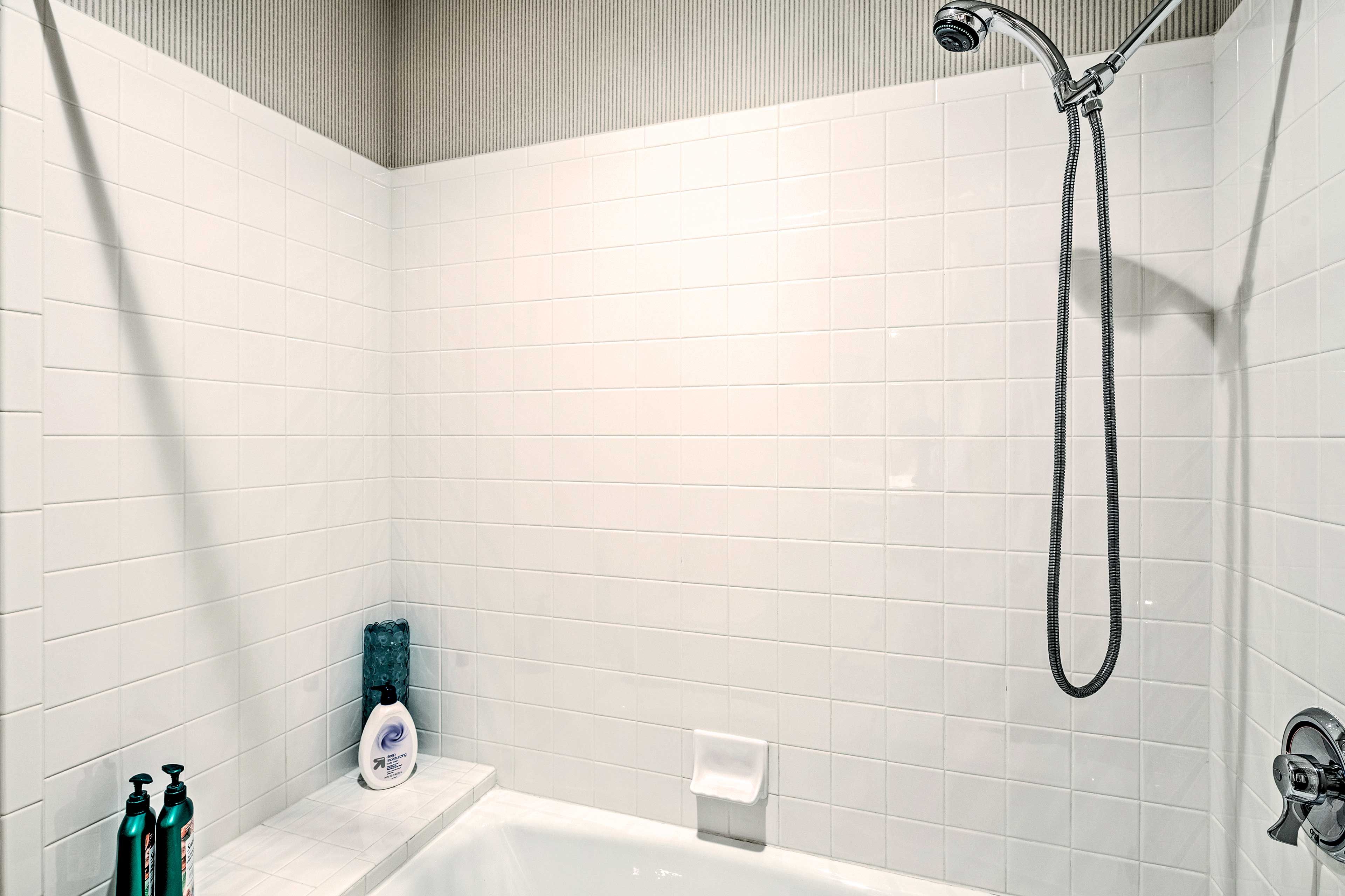 Full Bathroom | Tub/Shower Combo
