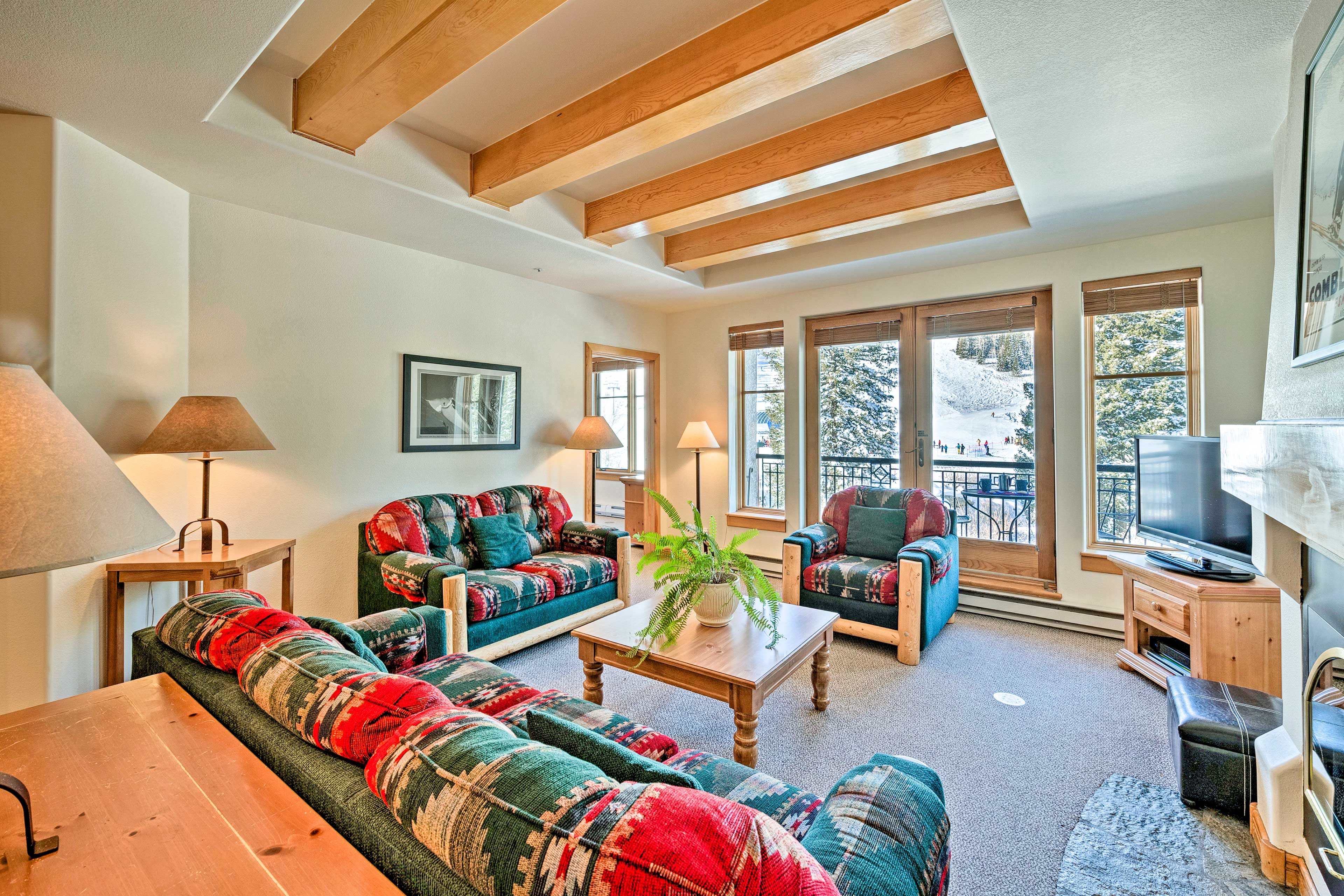Living Area | Free WiFi | Cable TV
