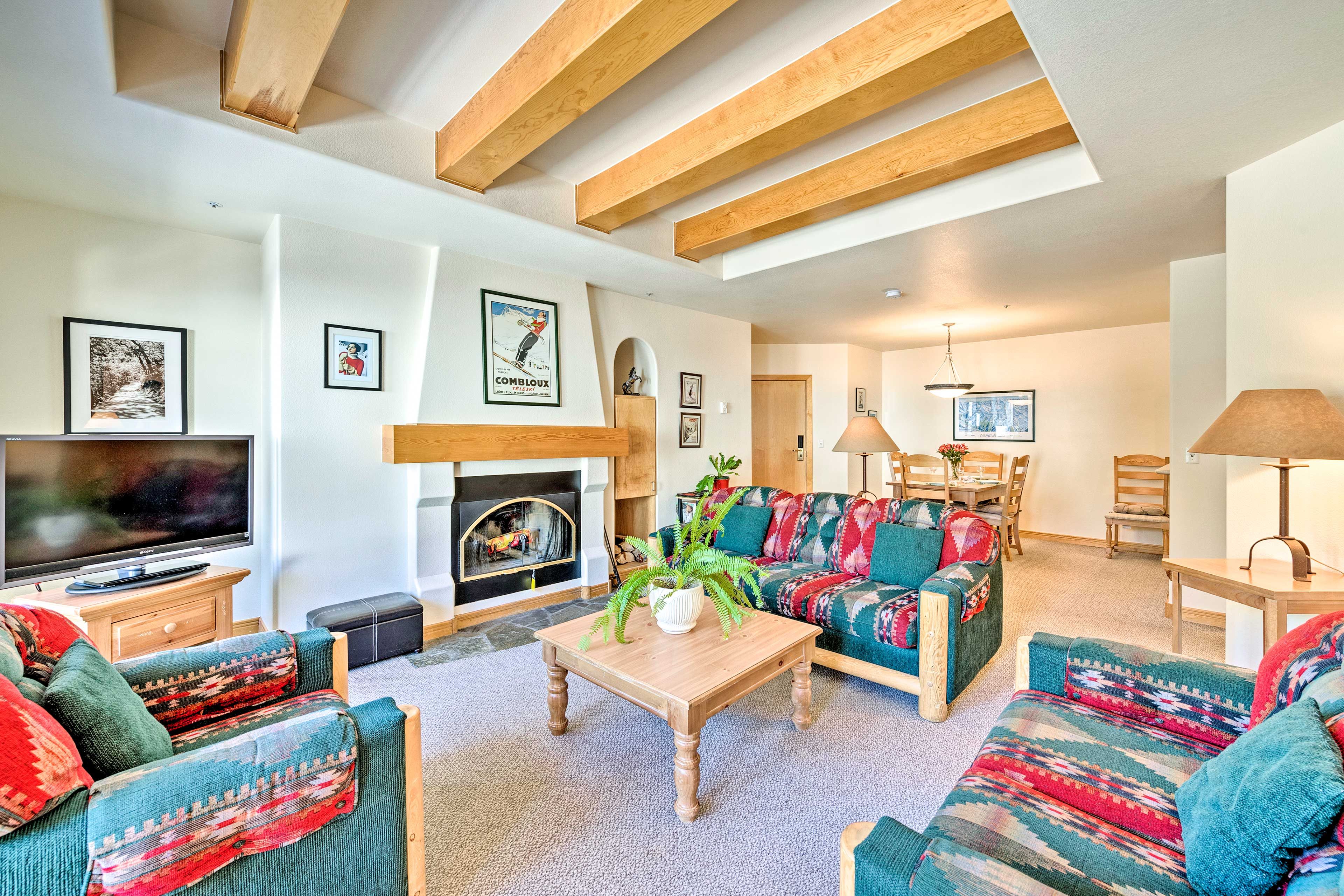 Living Area | Fireplace