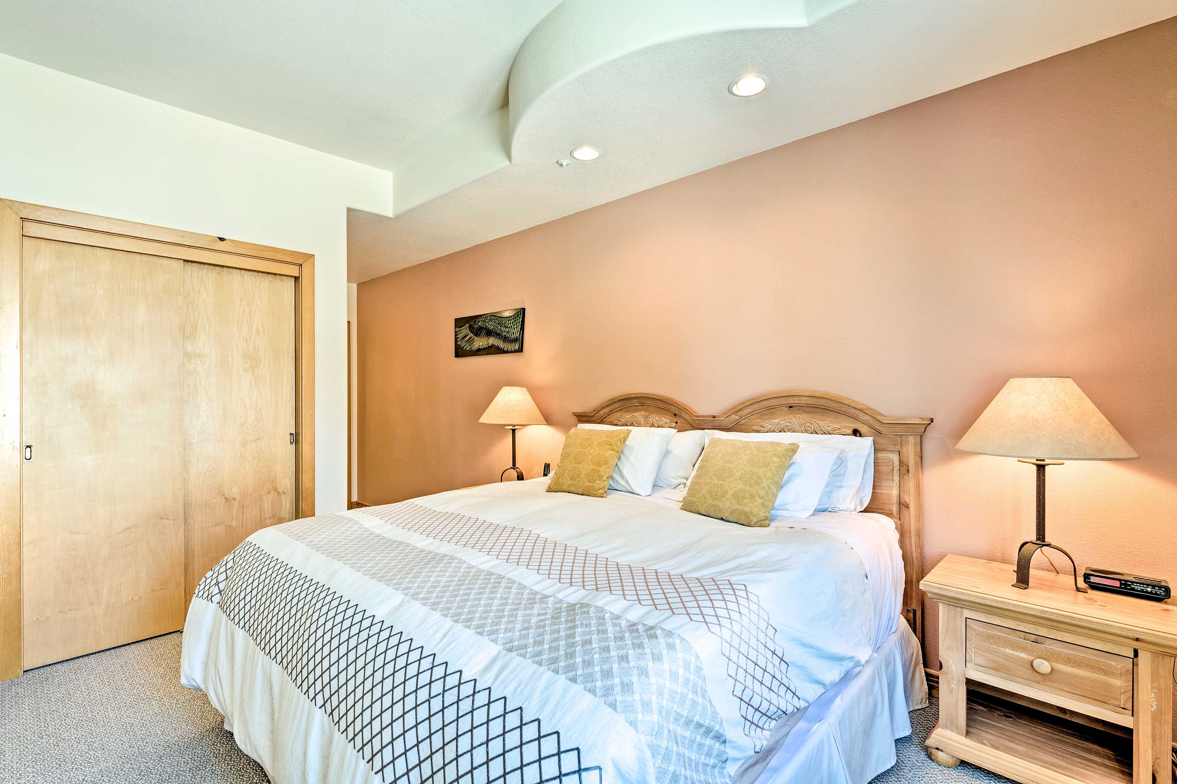 Bedroom | King Bed