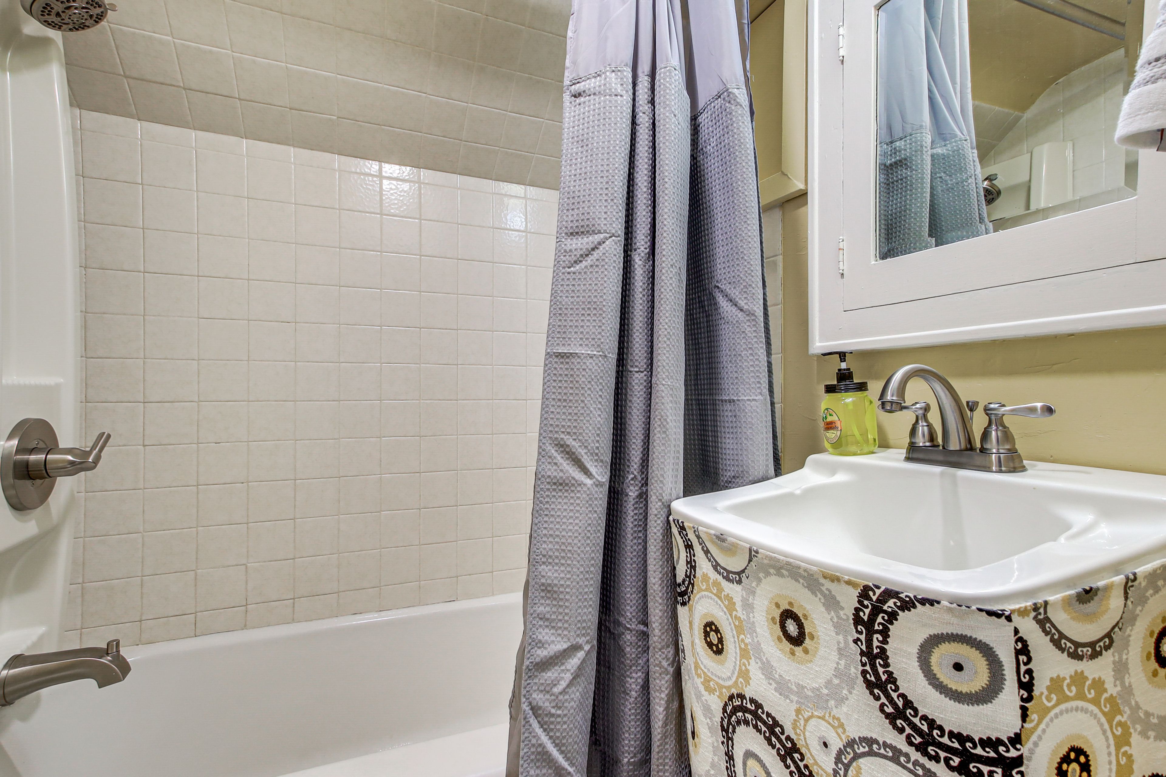 Full Bathroom | Complimentary Toiletries | Hair Dryer