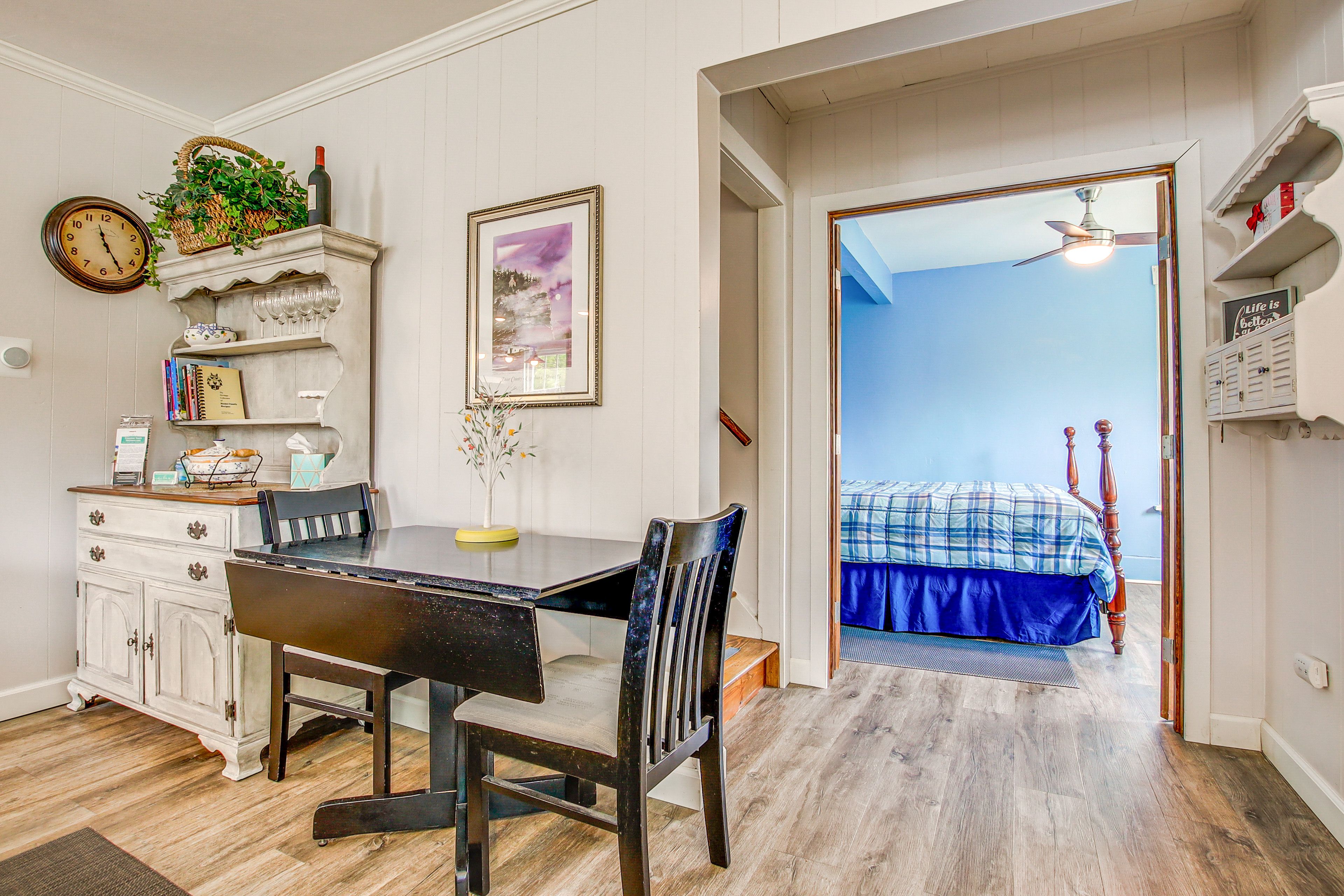 Dining Area | Dishes & Flatware Provided