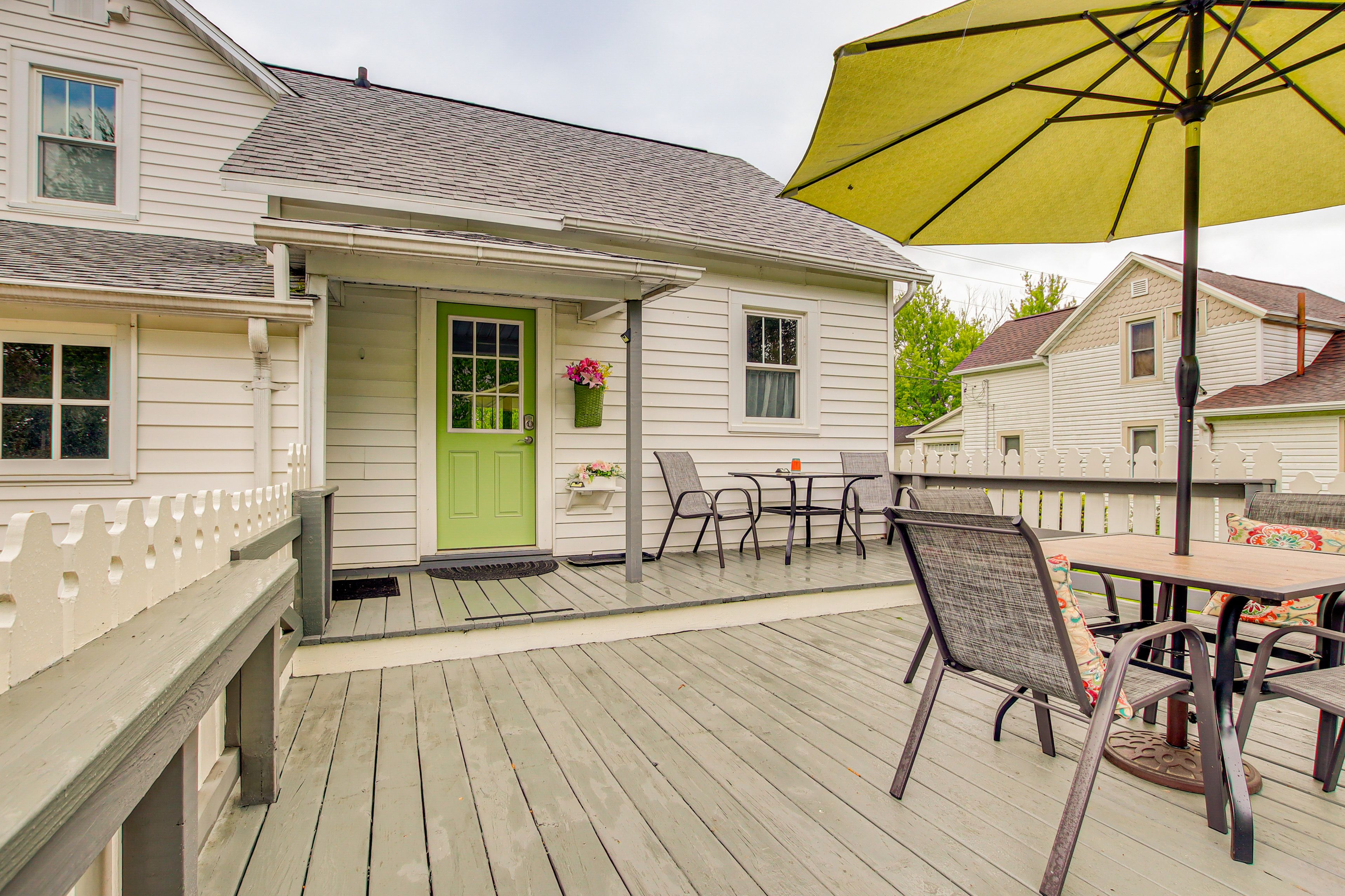 Furnished Deck | Outdoor Dining