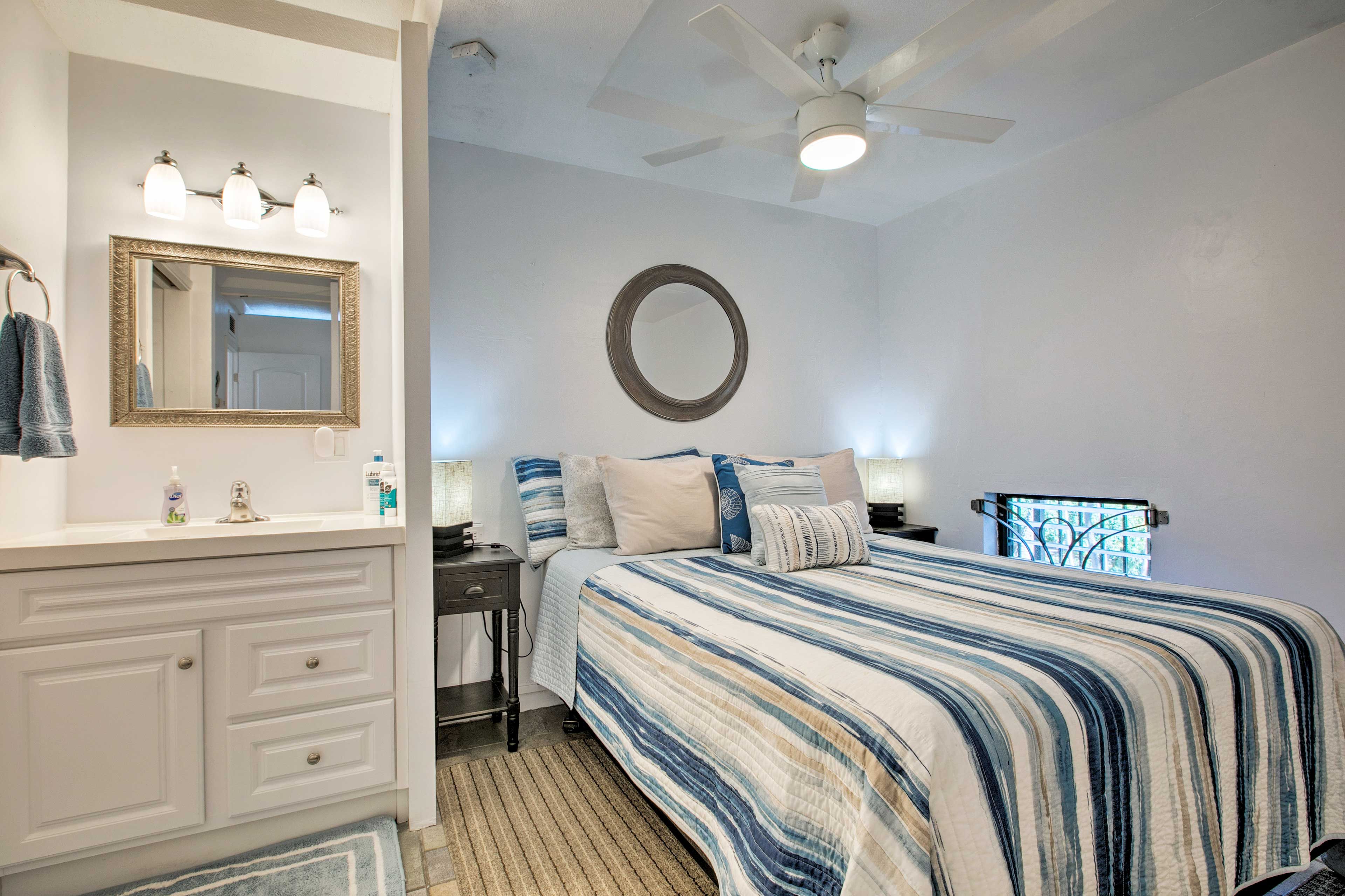 Bedroom 1 | Queen Bed
