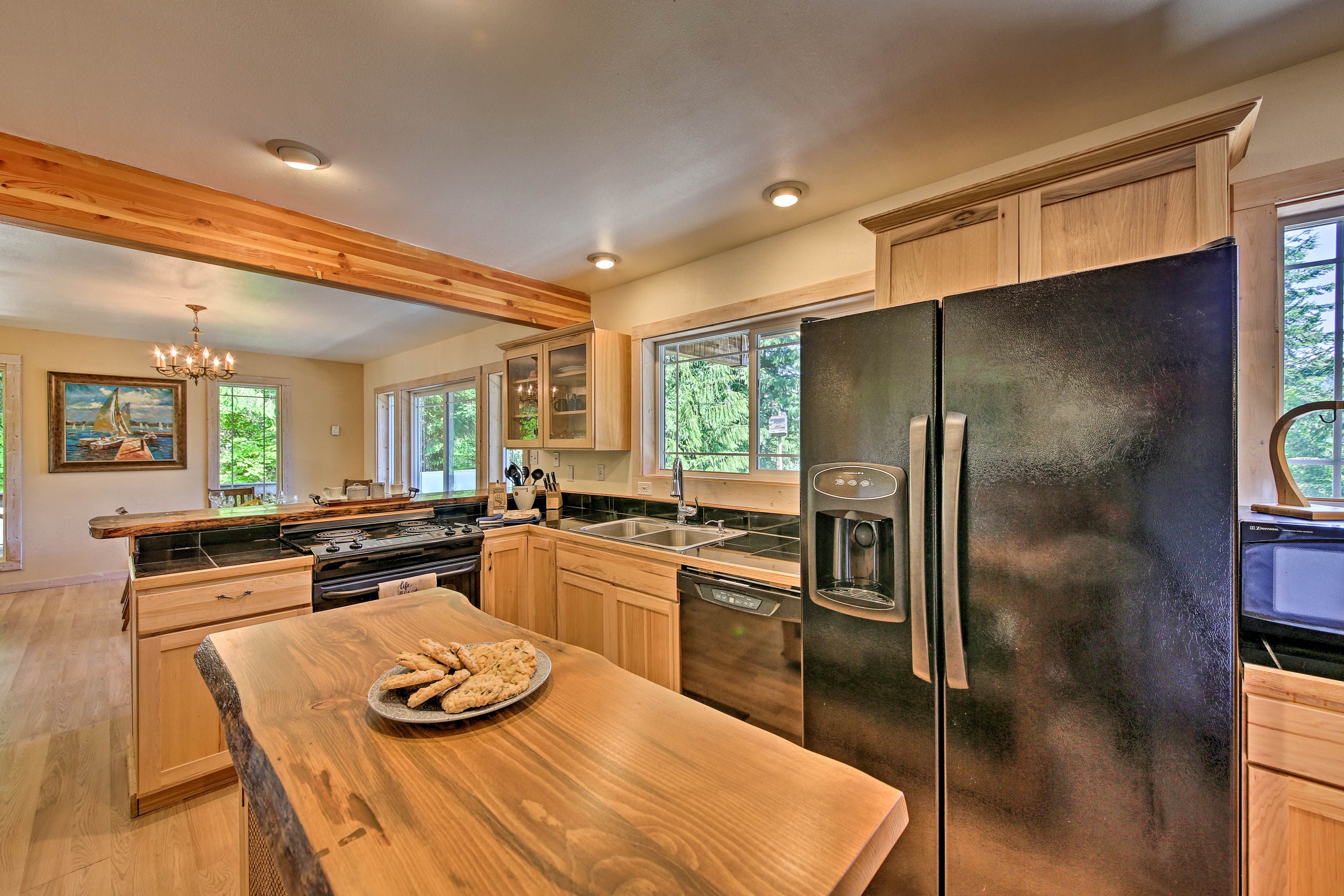 Use the fully equipped kitchen to whip up your favorite recipes.