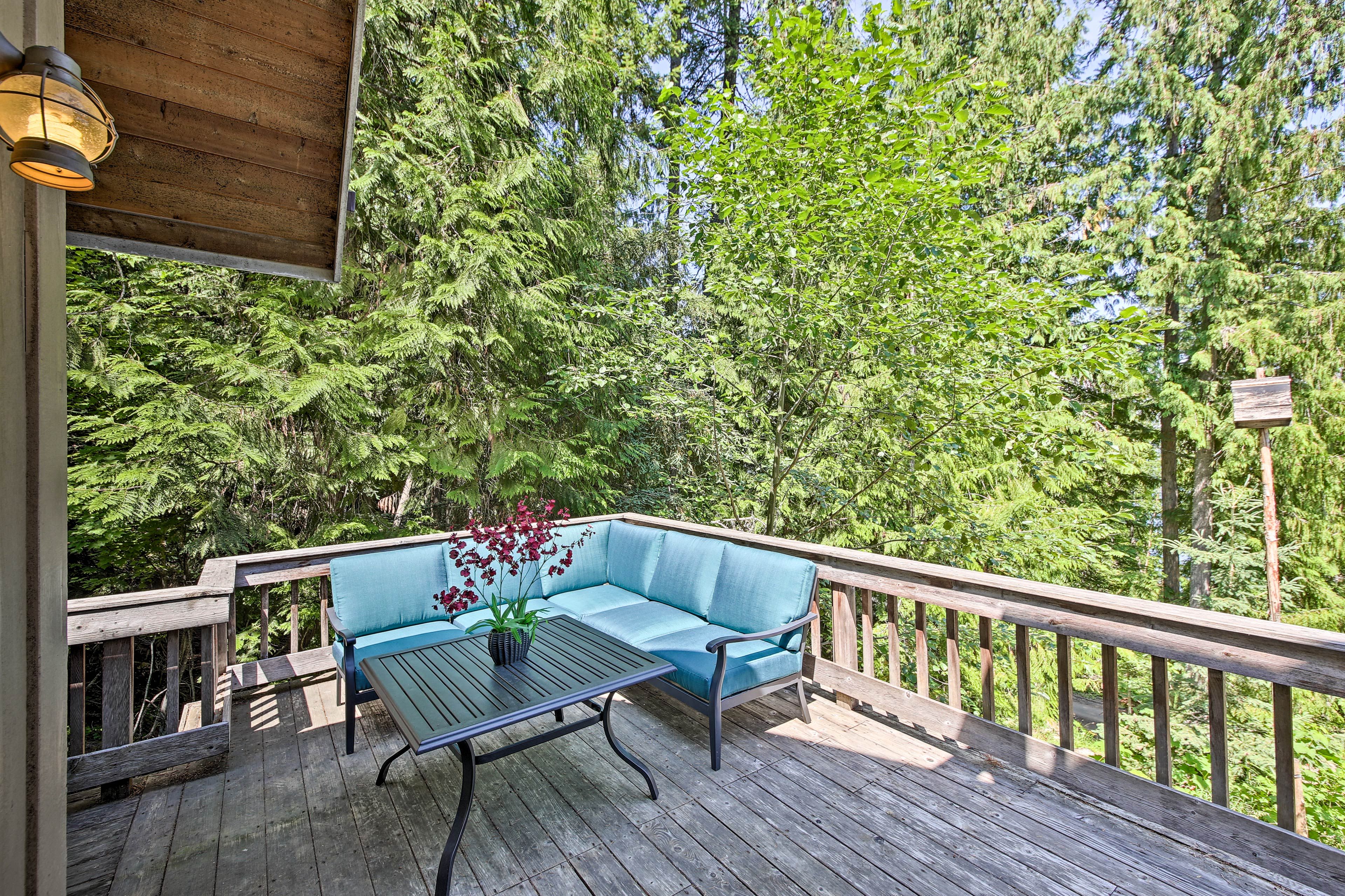 Spread out on the sectional and enjoy the great outdoors.