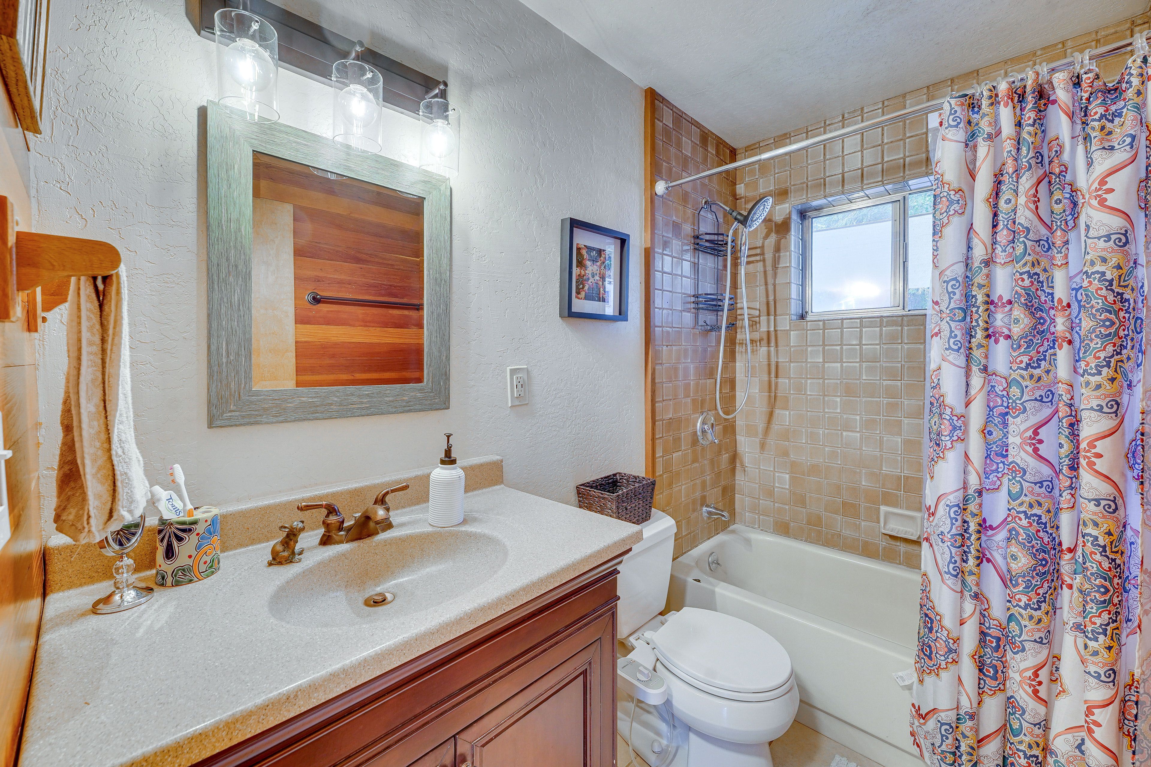 Bathroom | Complimentary Toiletries | Towels Provided