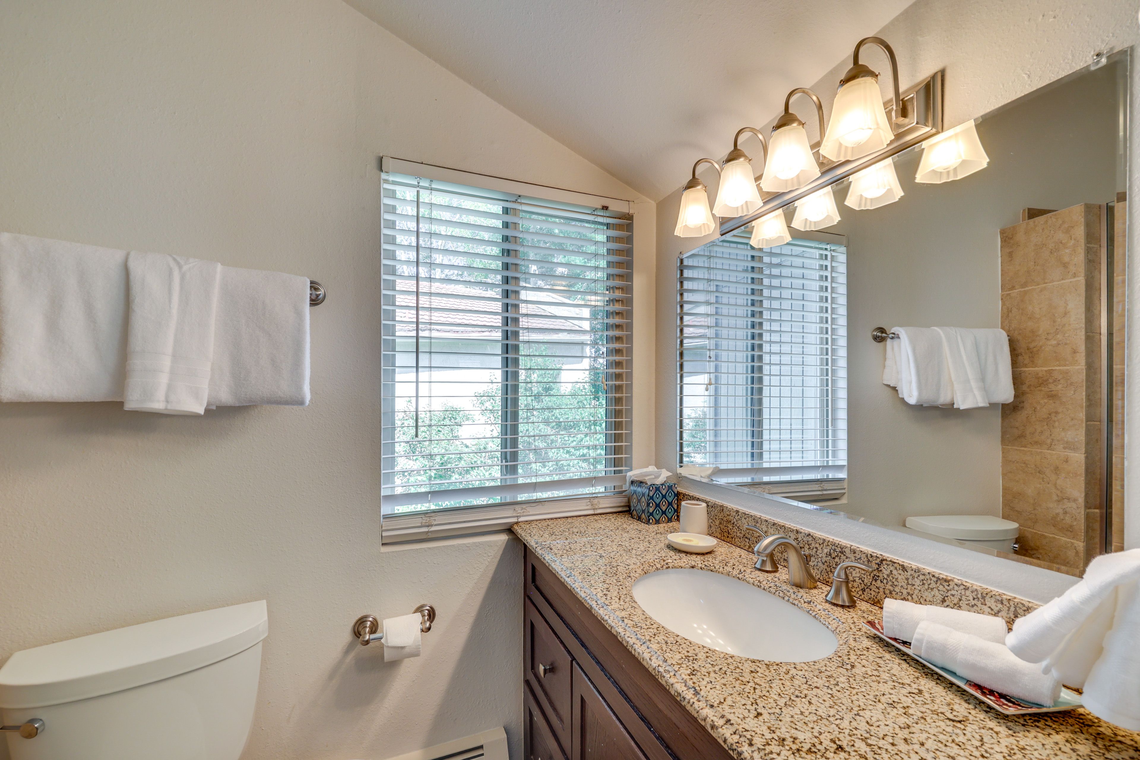 En-Suite Bathroom | 2nd Floor