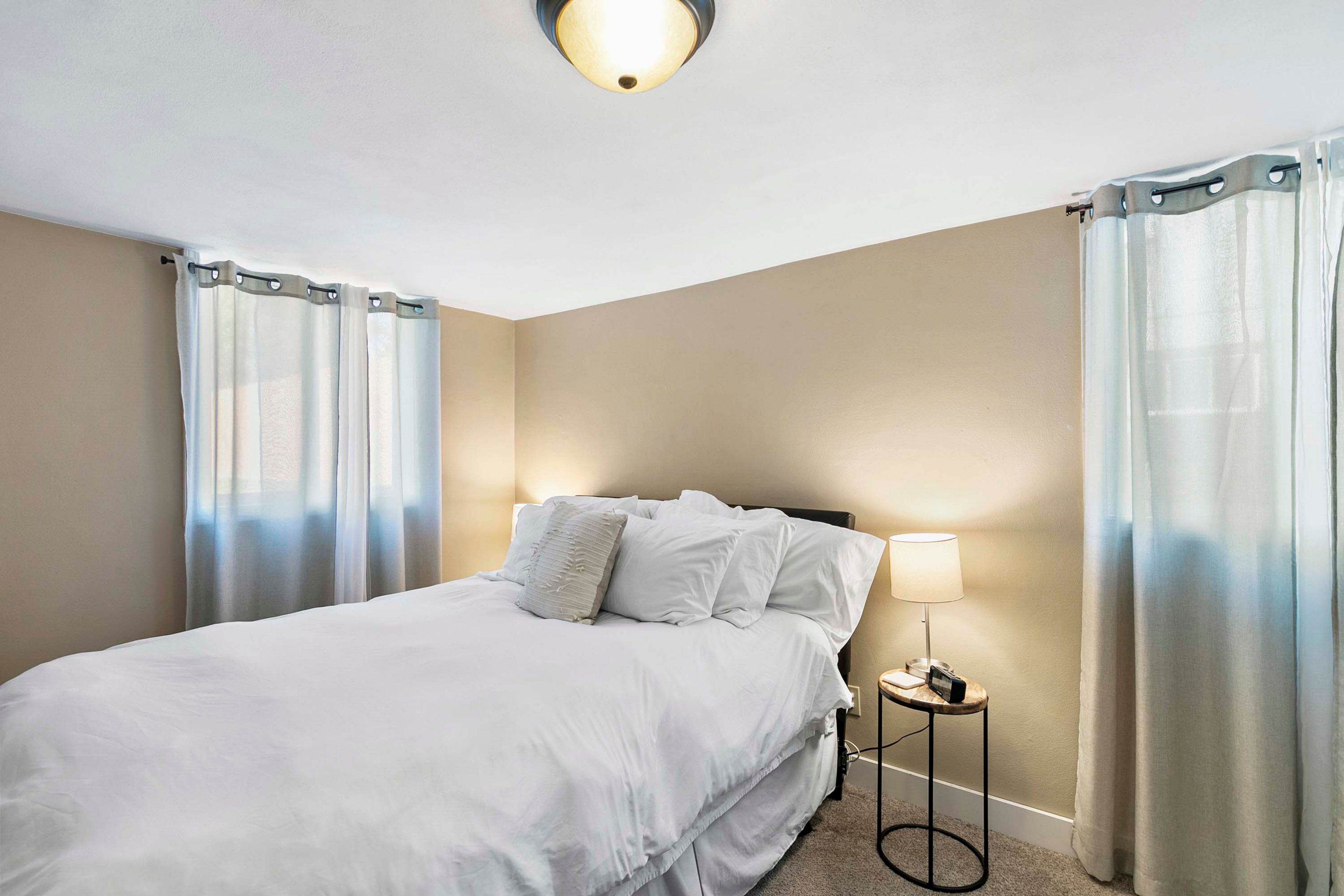 Bedroom 2 | Queen Bed | Lower Level