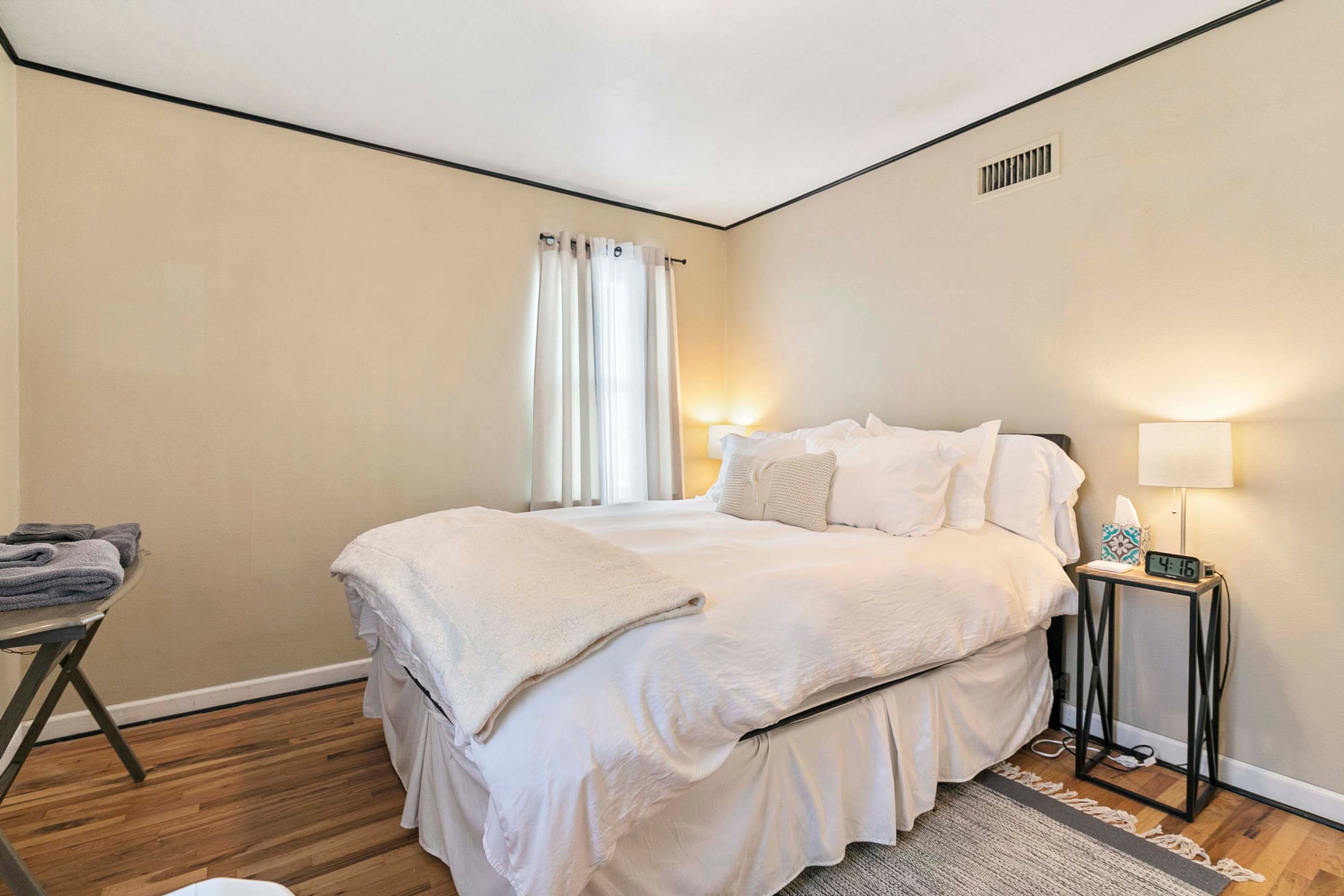 Bedroom 1 | Queen Bed | Main Level