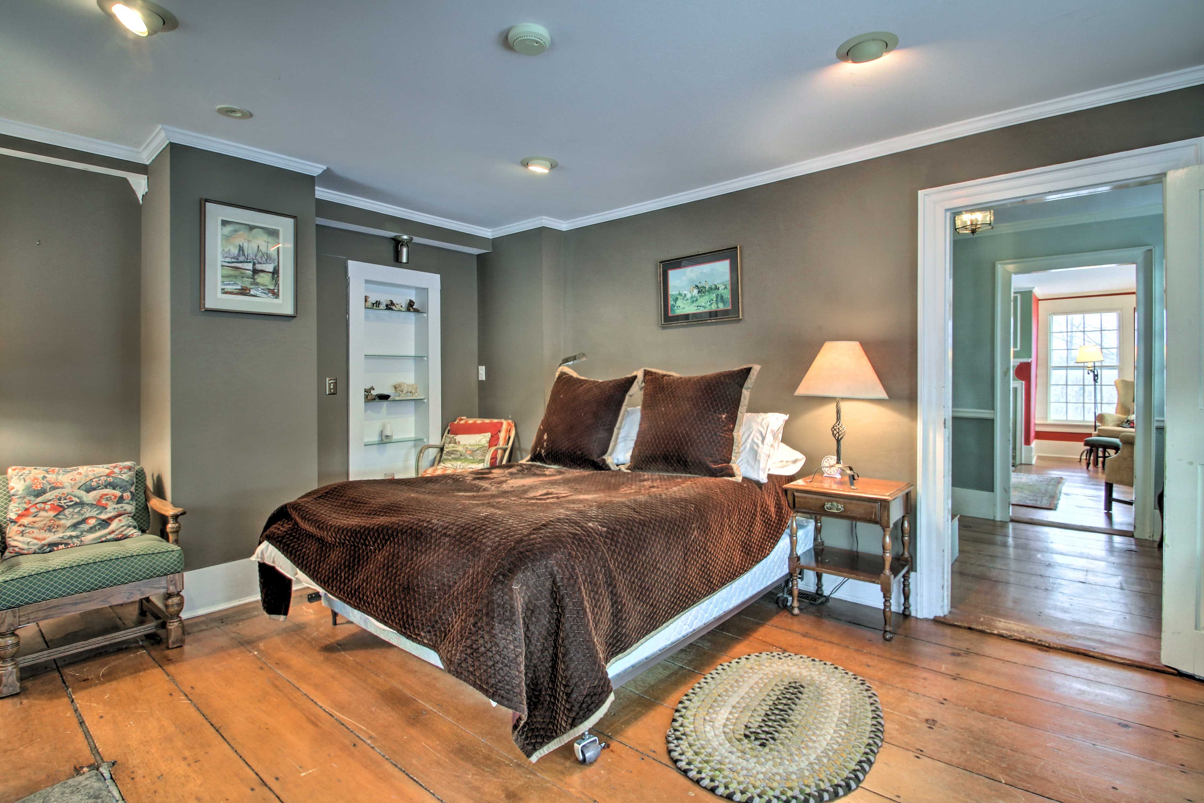 Bedroom 1 | Queen Bed | Linens Provided