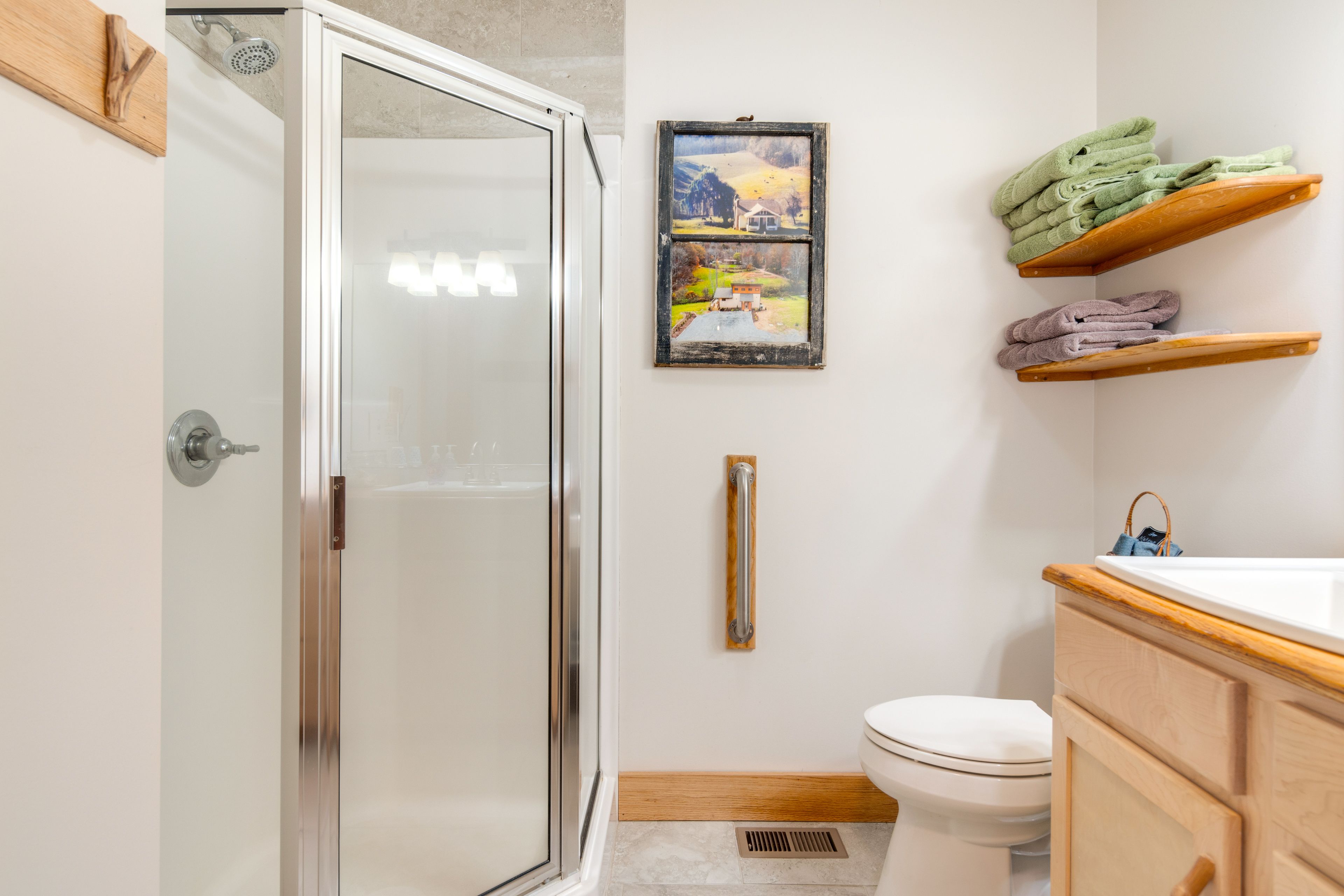 Full Bathroom | Toiletries Provided