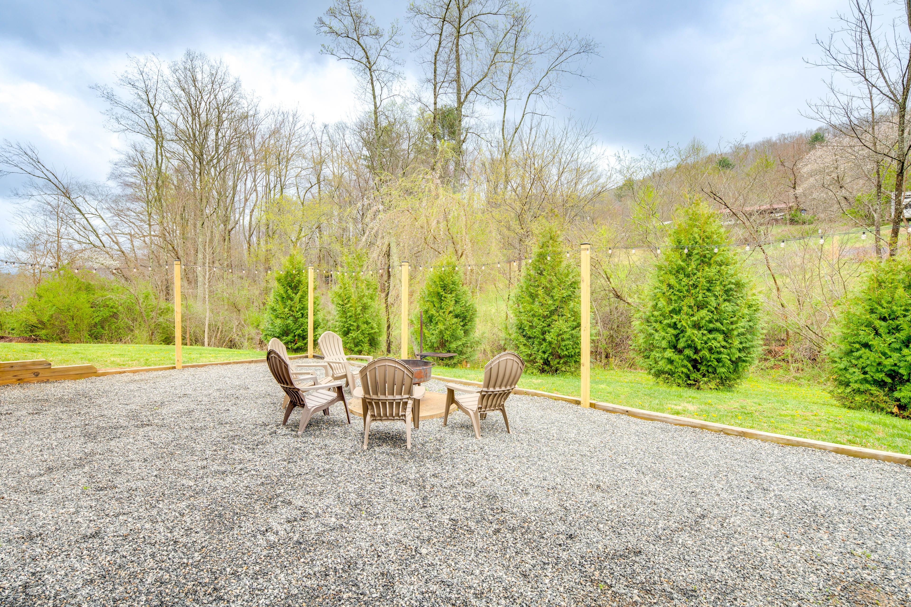 Spacious Yard | Fire PIt