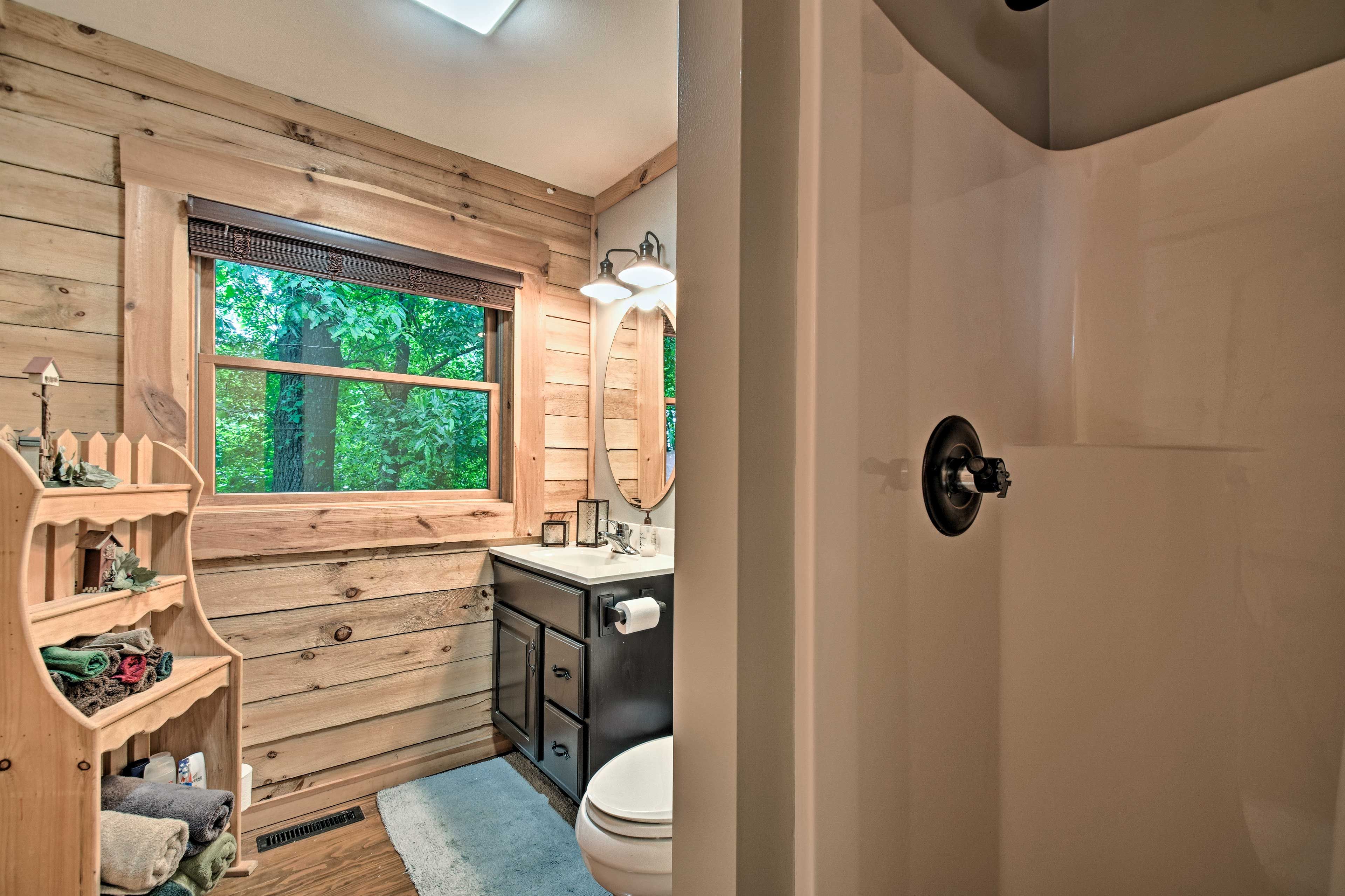 Full Bathroom | Toiletries Provided