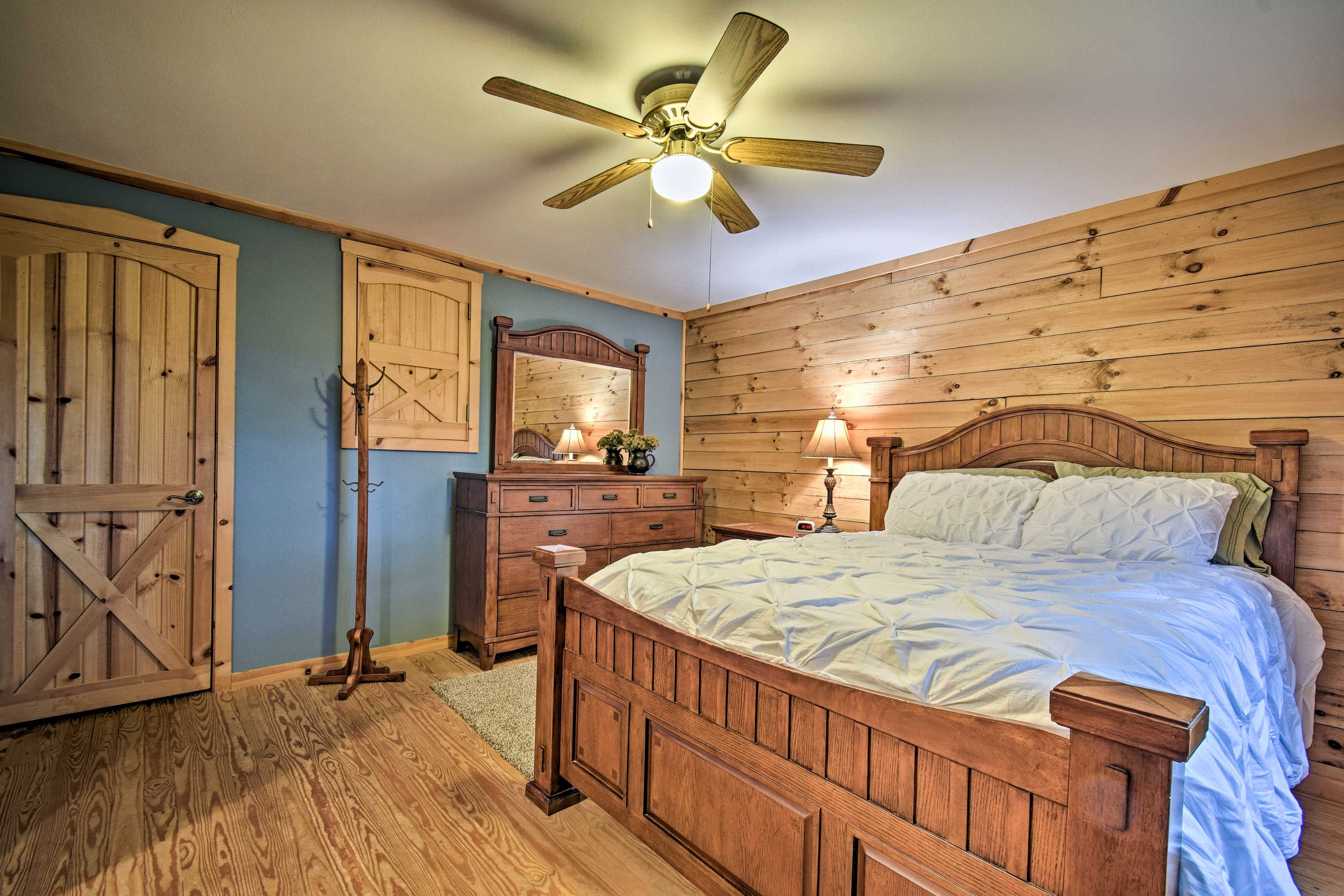 Bedroom 1 | King Bed | Linens Provided