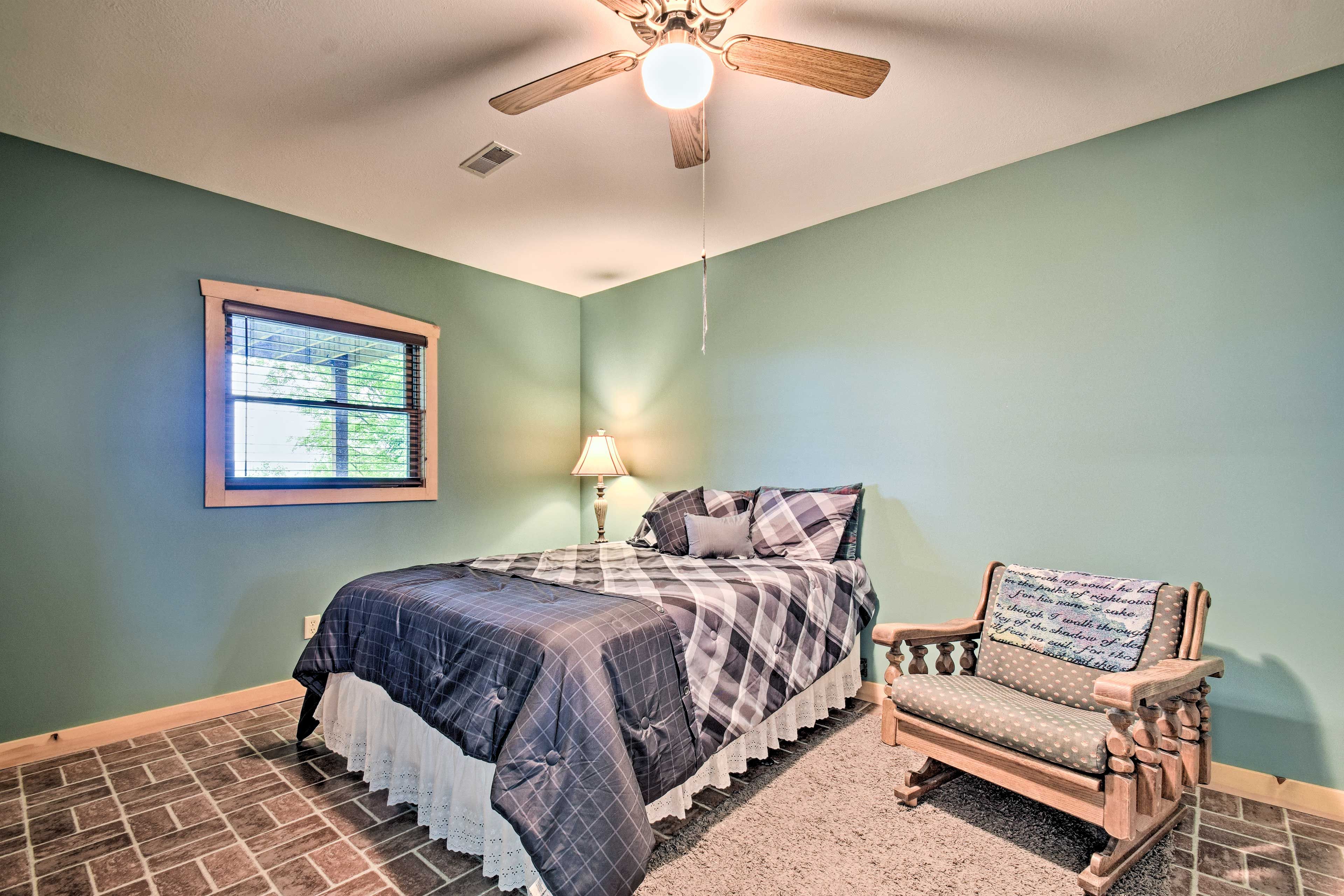 Bedroom 2 | Queen Bed