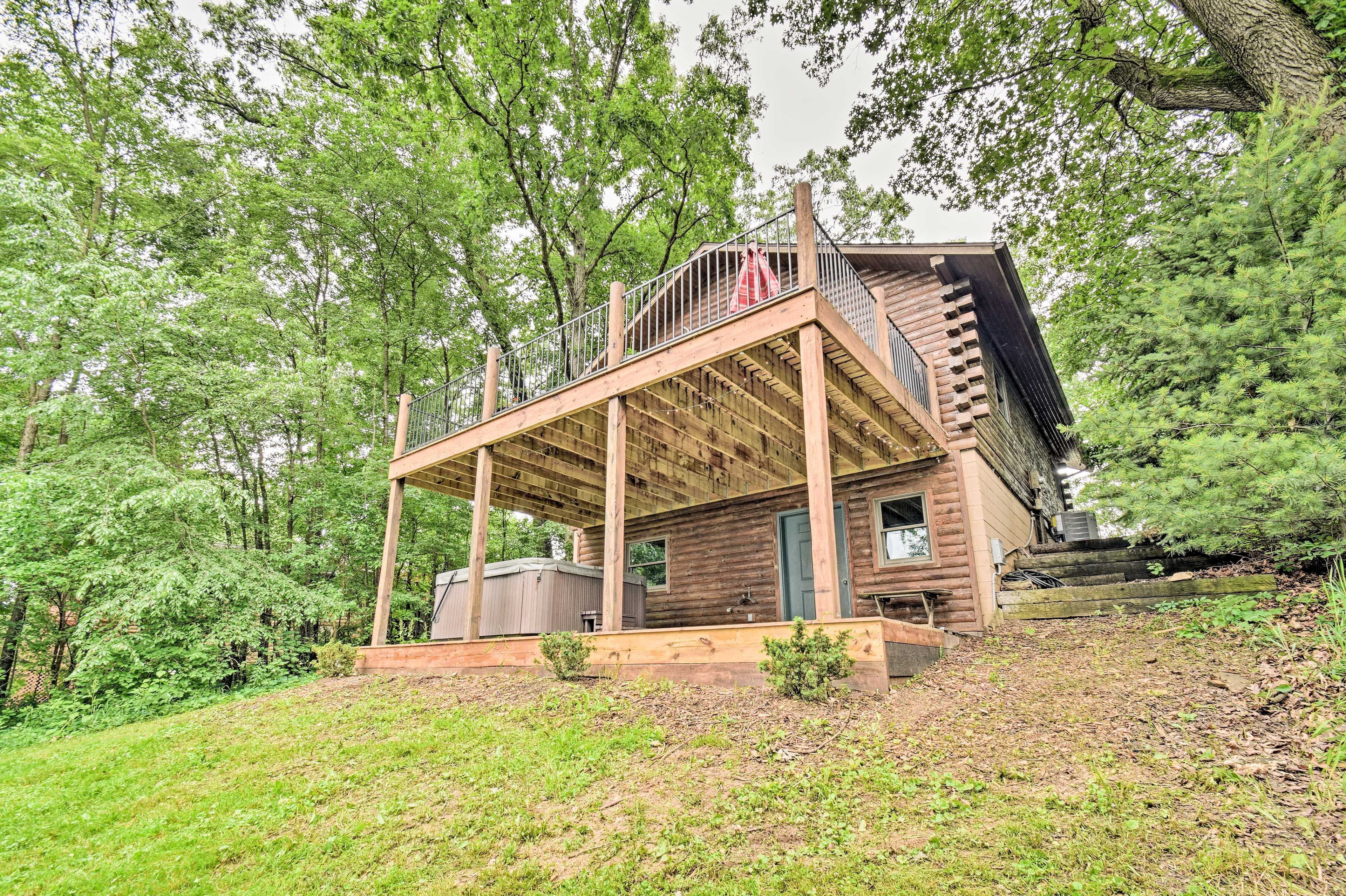 Shipshewana Vacation Rental | 2BR | 1.5BA | 1,200 Sq Ft | Steps Required
