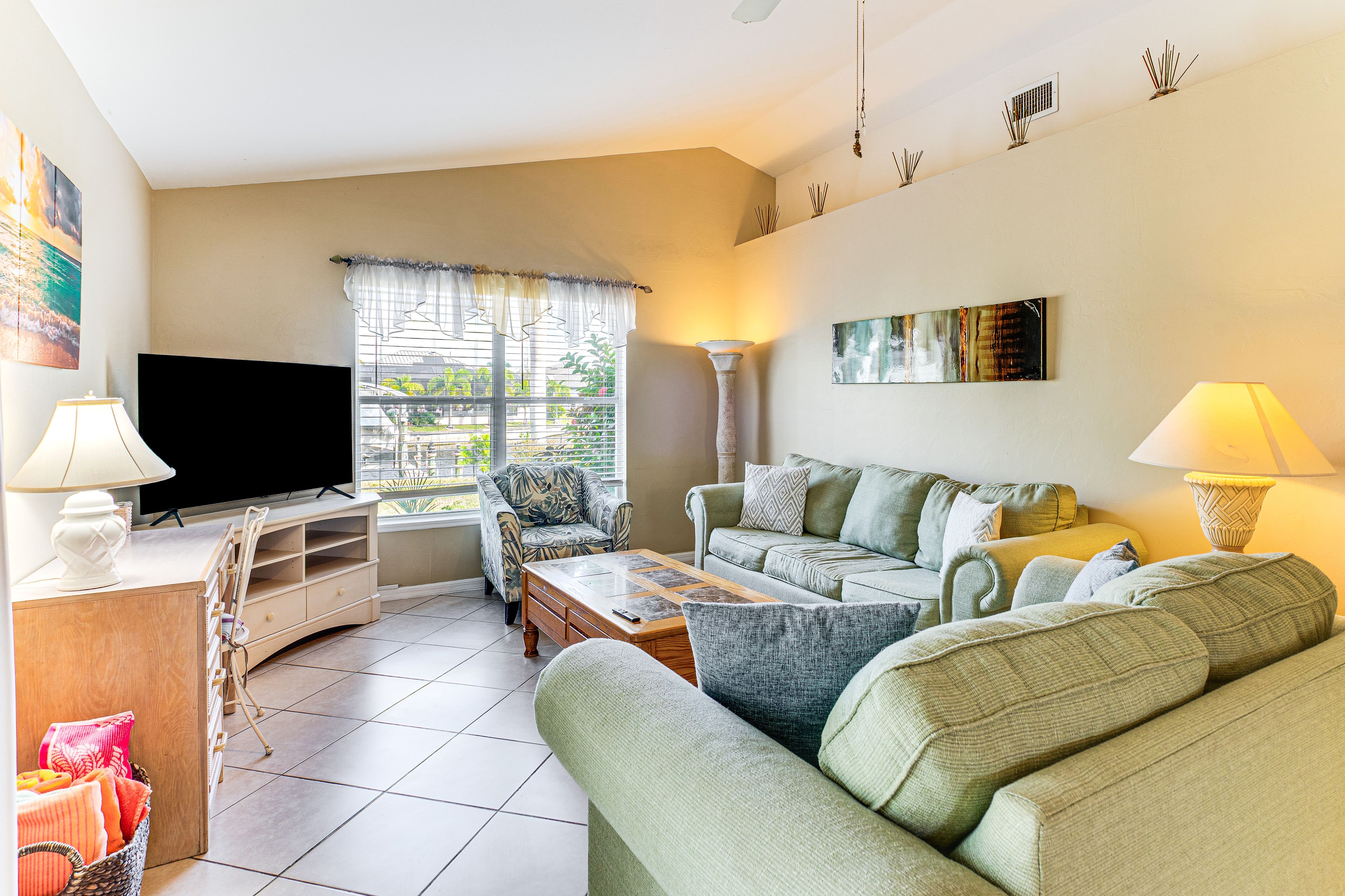 Living Room | Smart TV