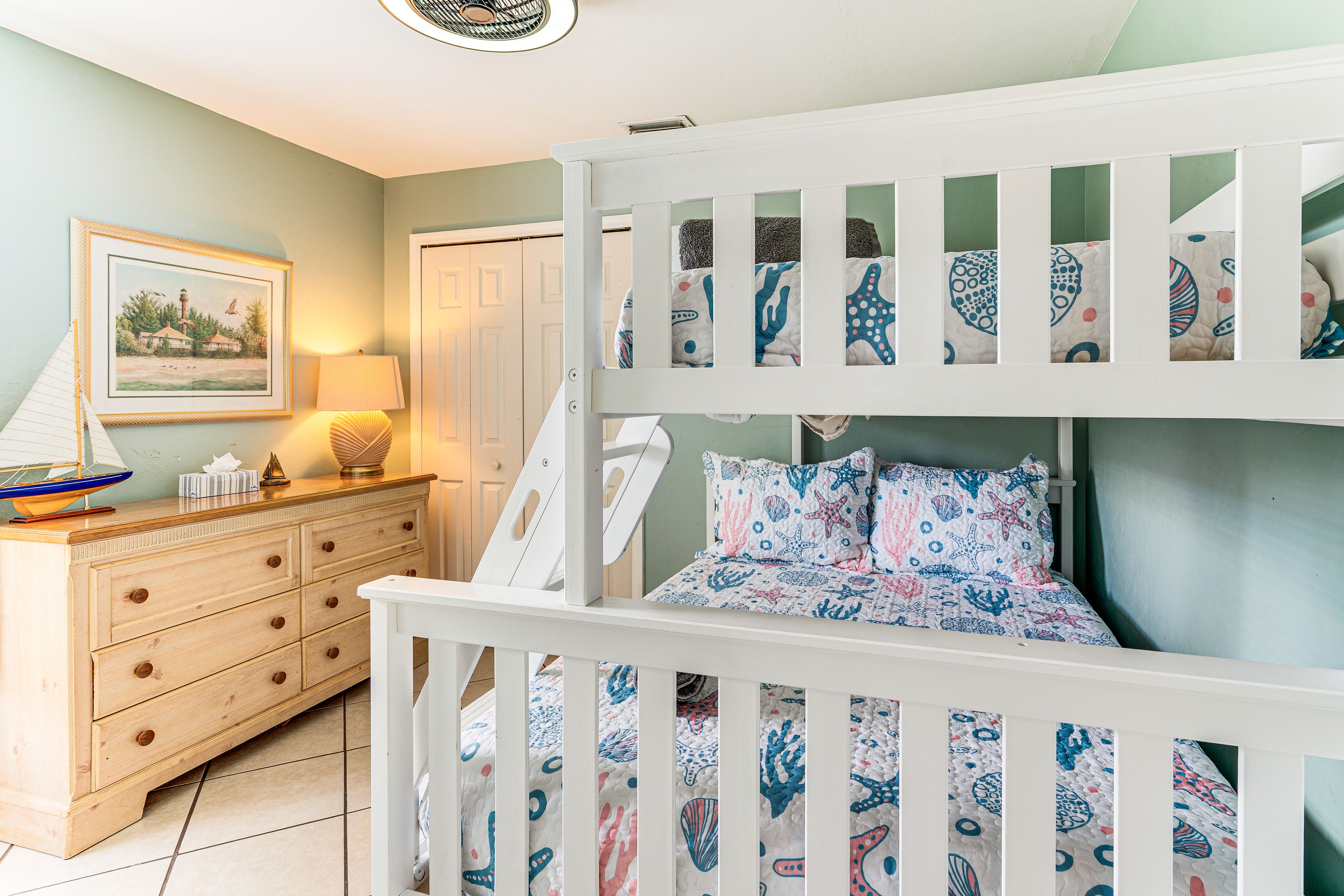 Bedroom 3 | Twin/Full Bunk Bed