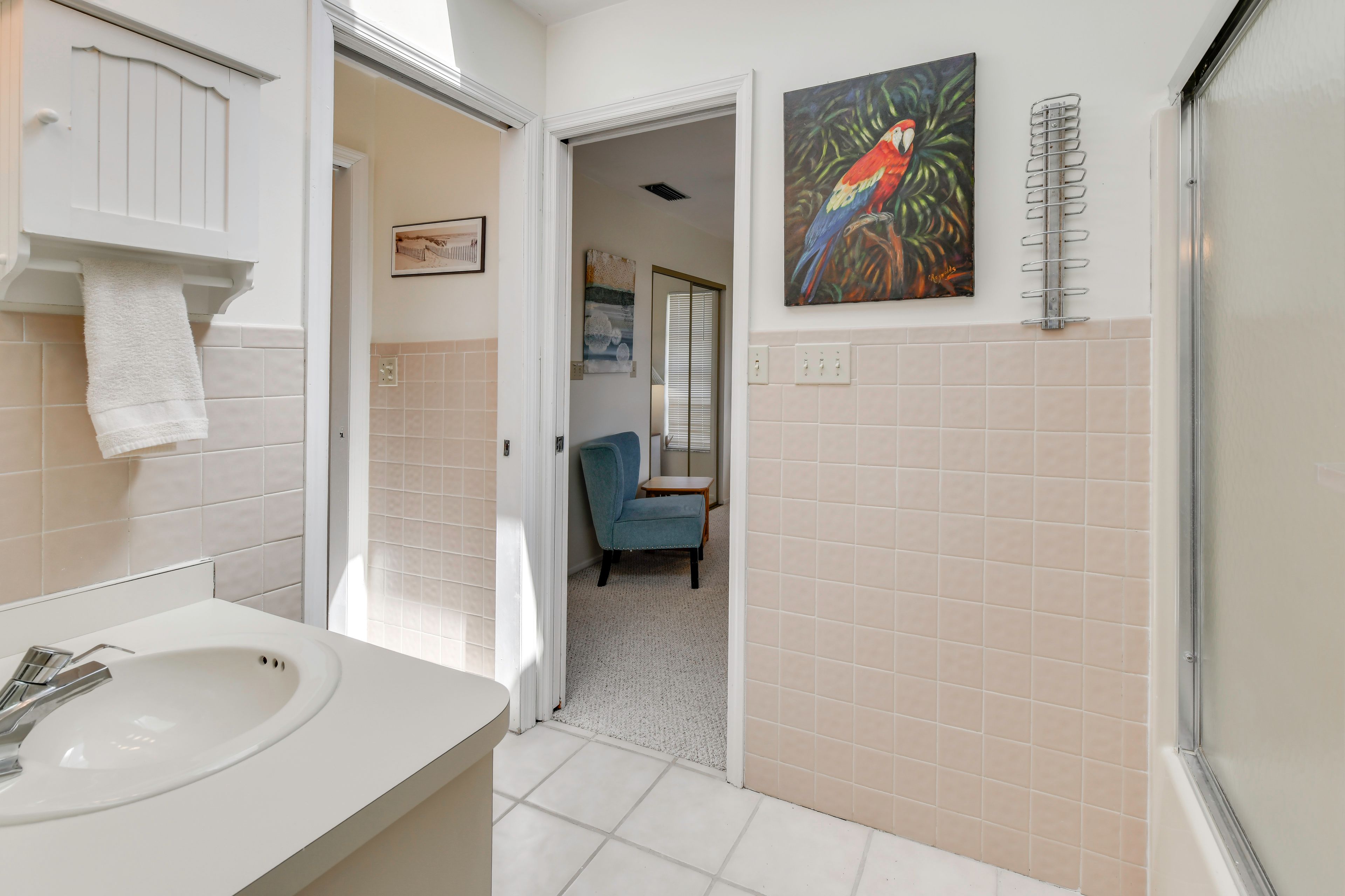 The 2 guest bedrooms share a Jack-and-Jill style bathroom.