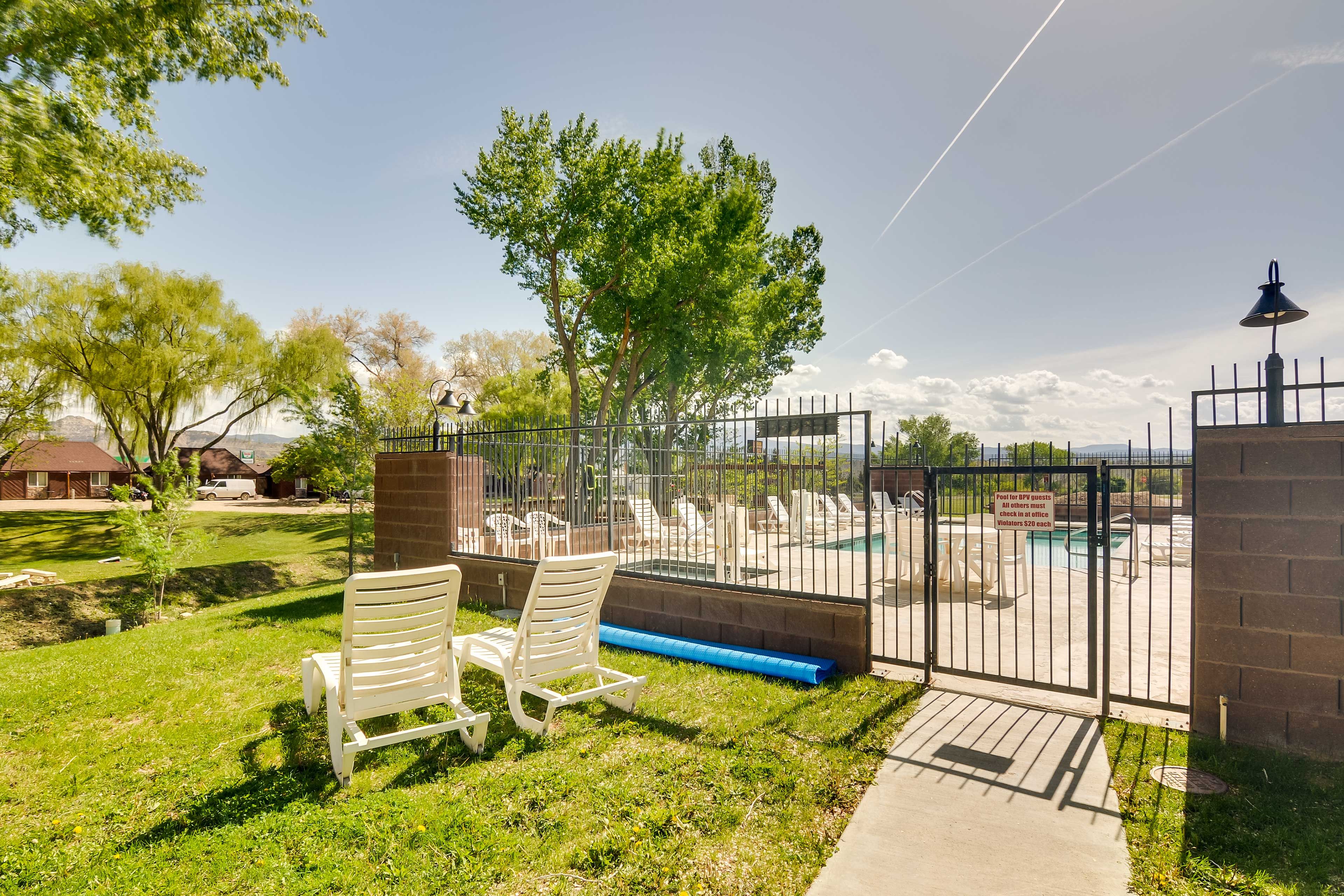 Community Pool & Hot Tub