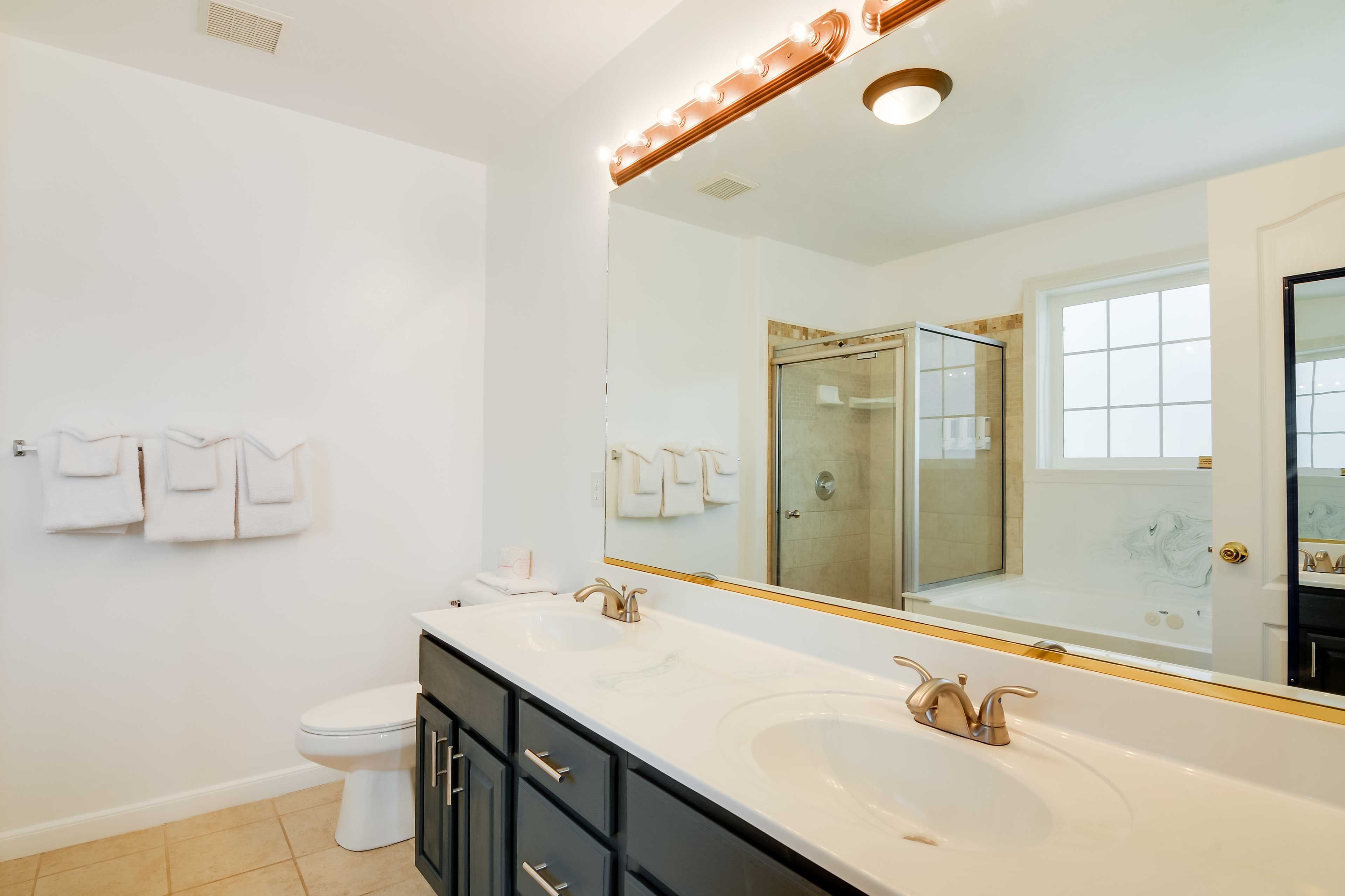 En-Suite Bathroom | Towels Provided