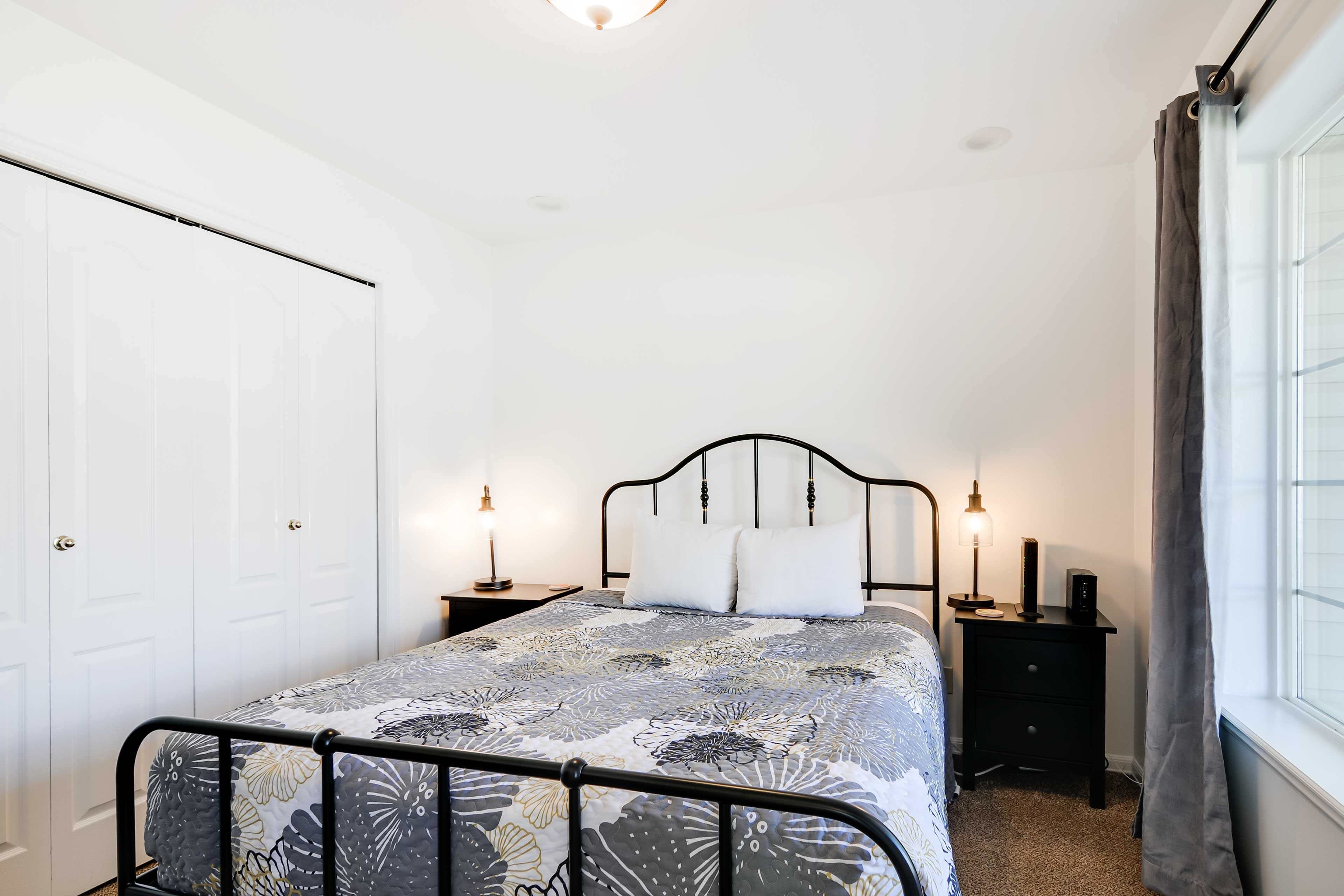 Bedroom 2 | Queen Bed
