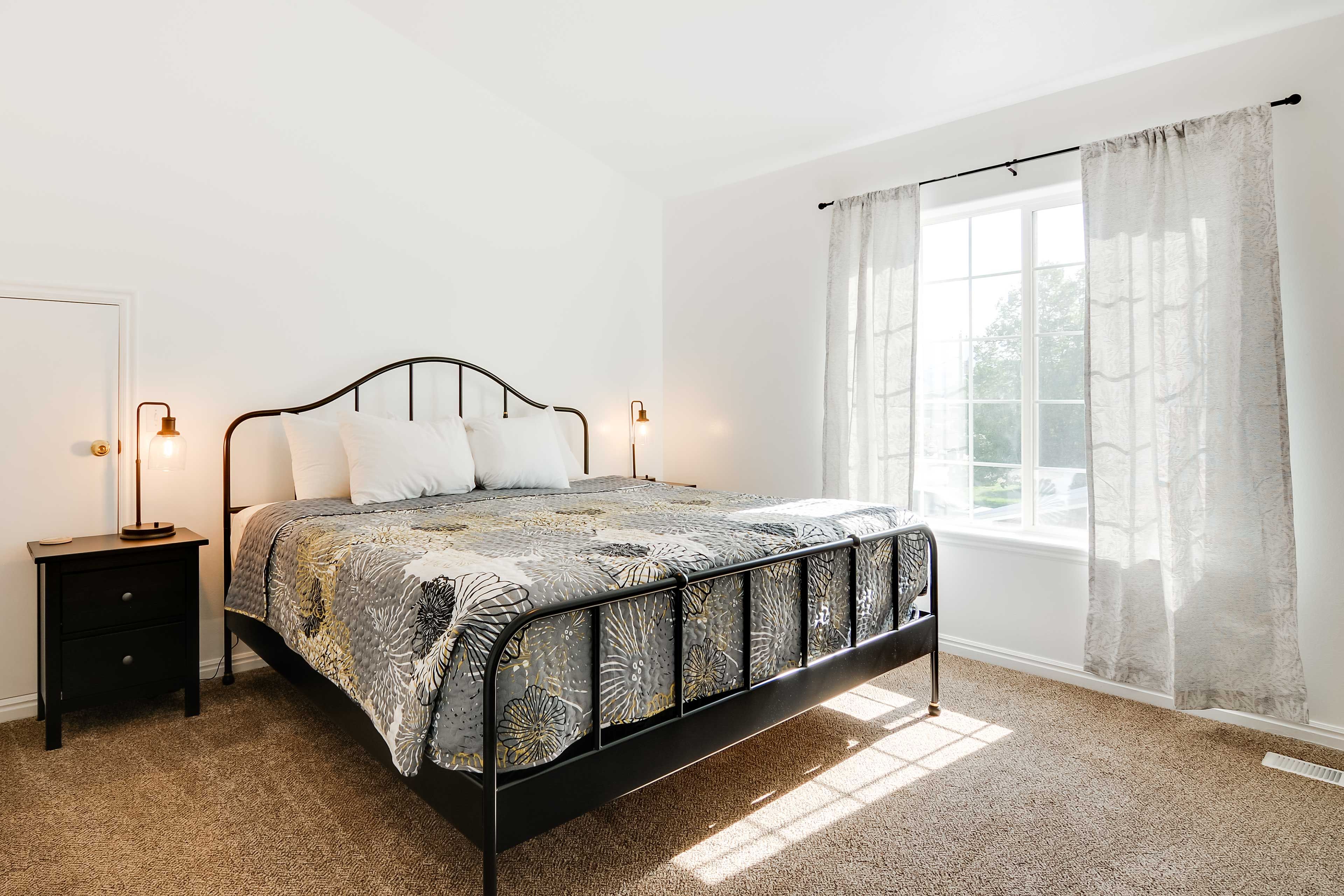 Bedroom 4 | King Bed