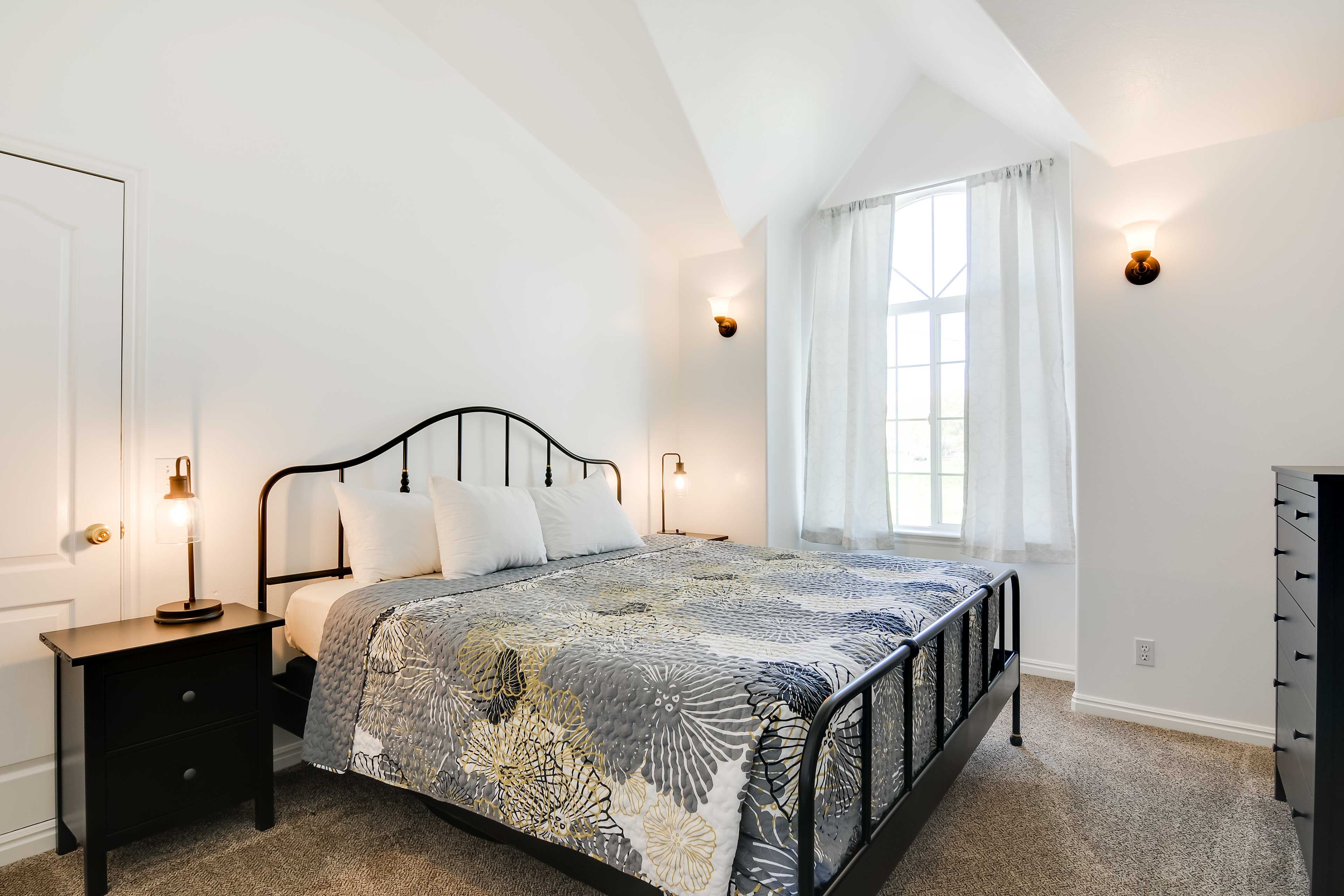 Bedroom 5 | King Bed