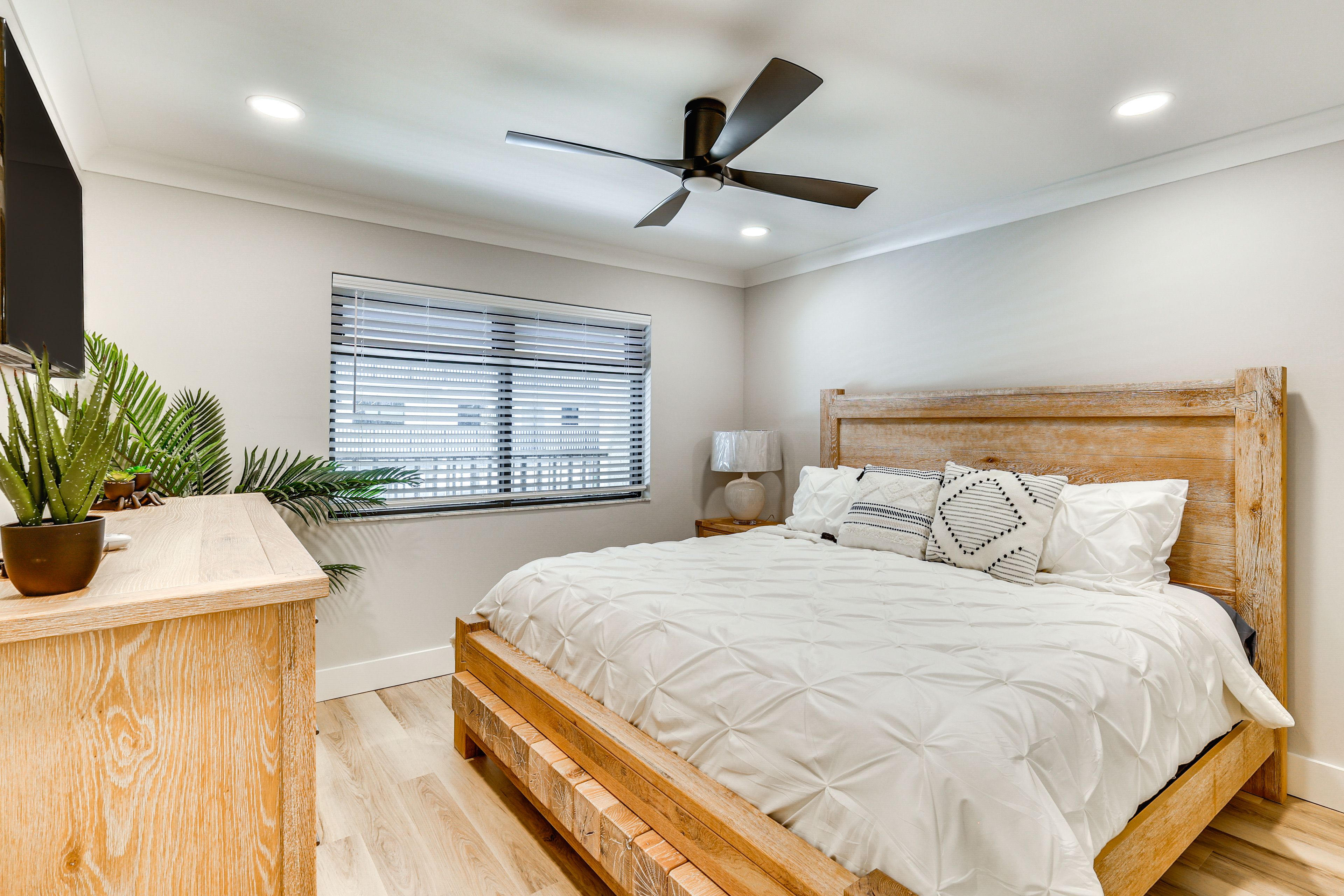 Bedroom 3 | Queen Bed