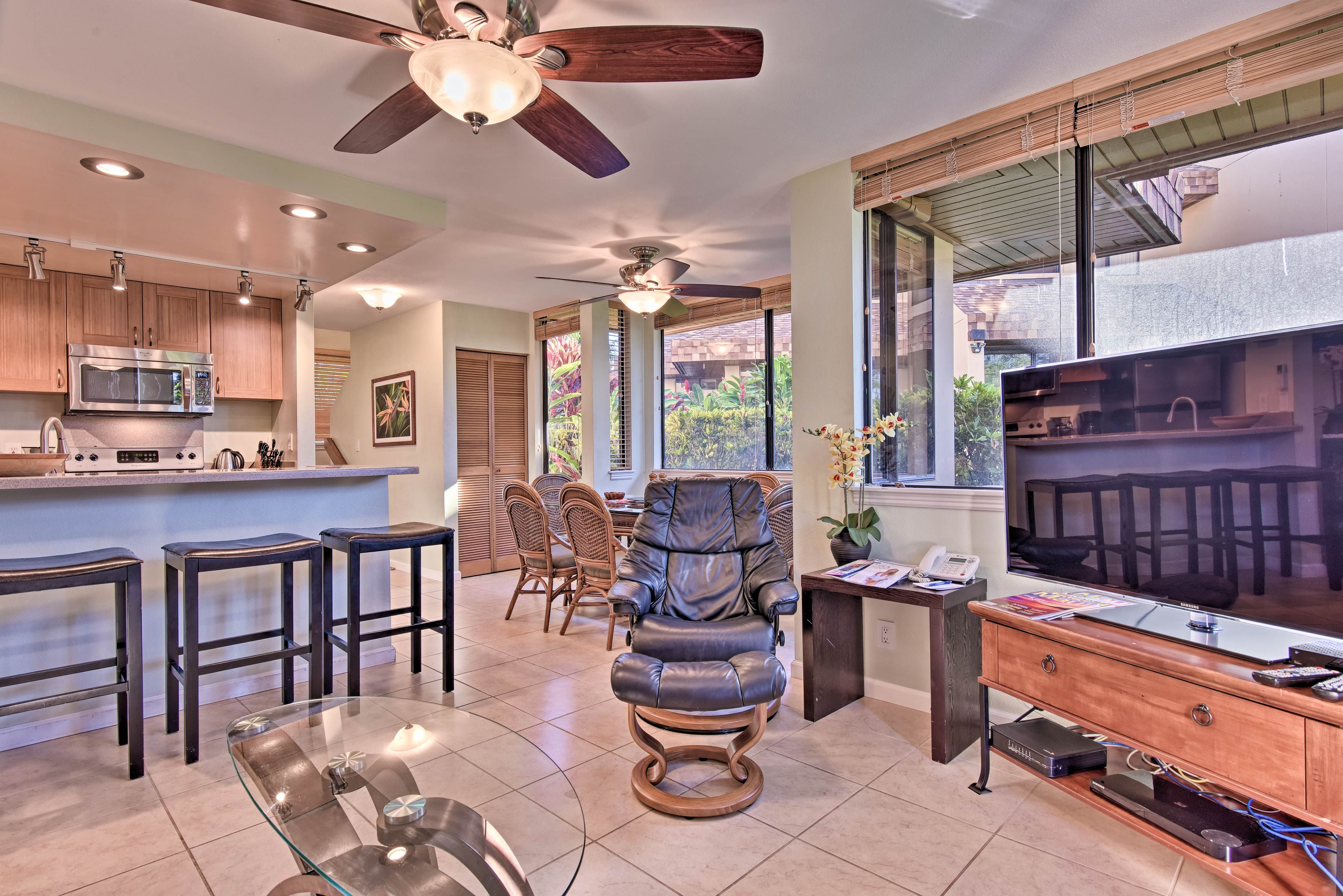 The open floor concept makes it easy to entertain.