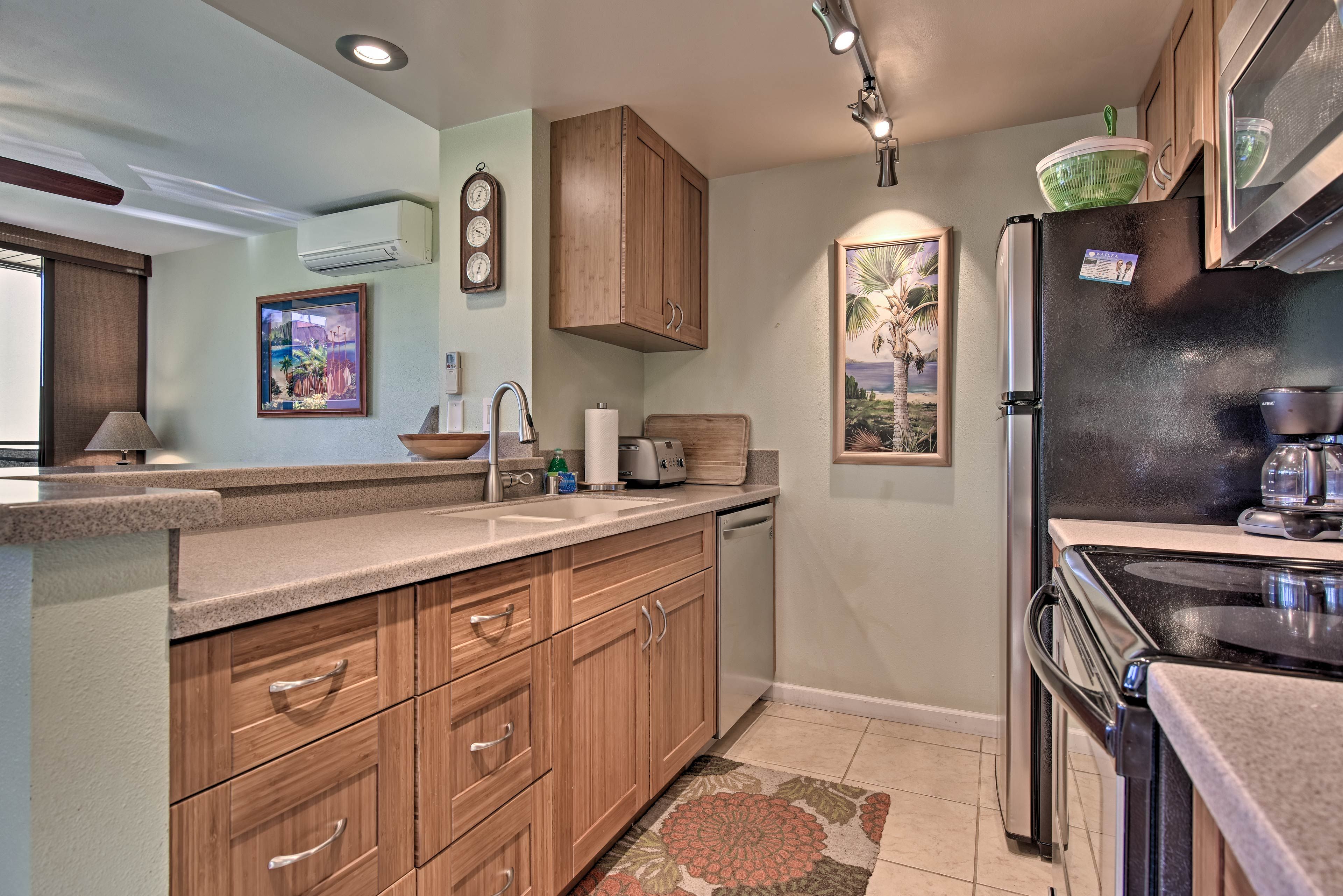 The fully equipped kitchen includes a dishwasher.