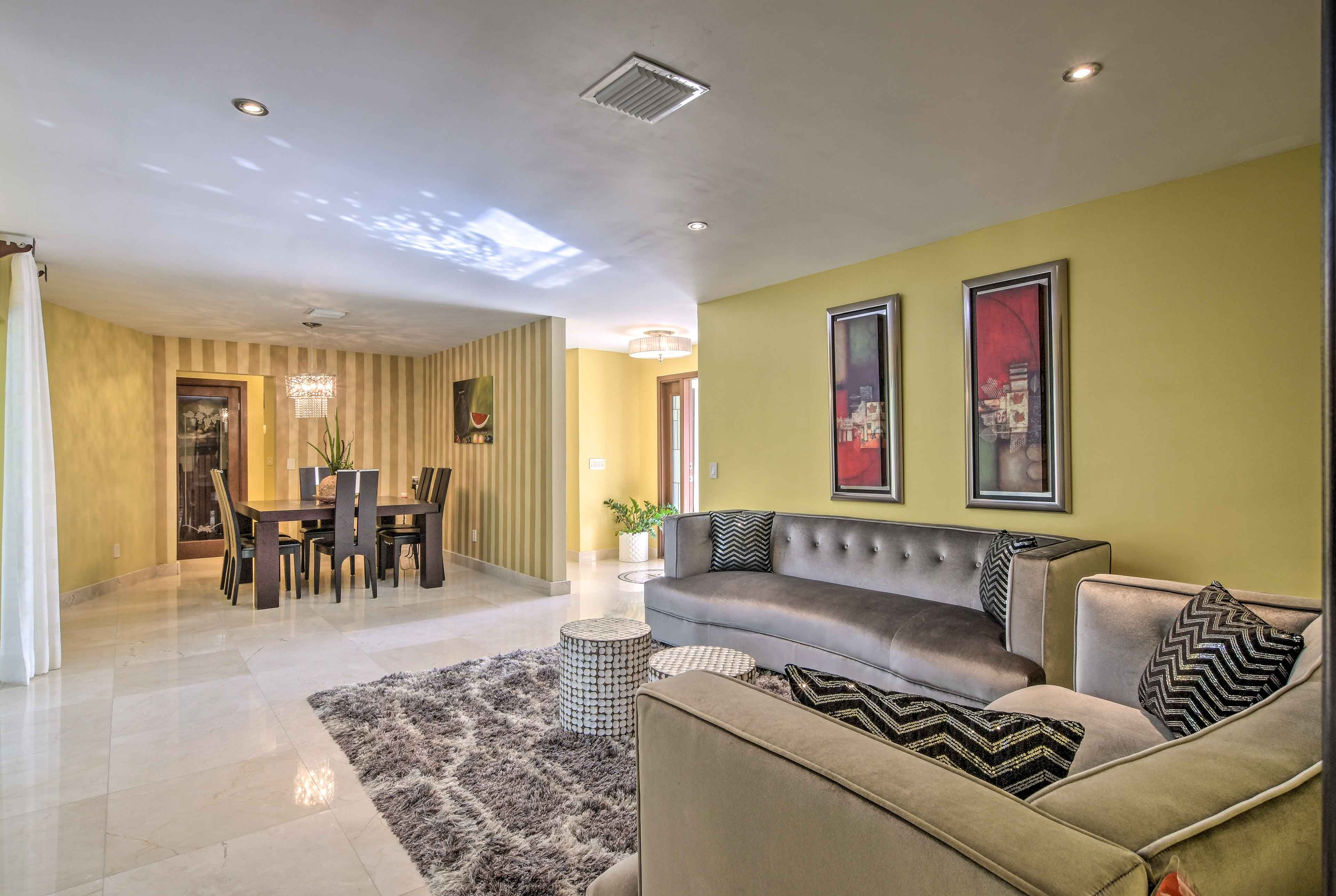 The 1,900-square-foot home has plenty of space for 8 guests.