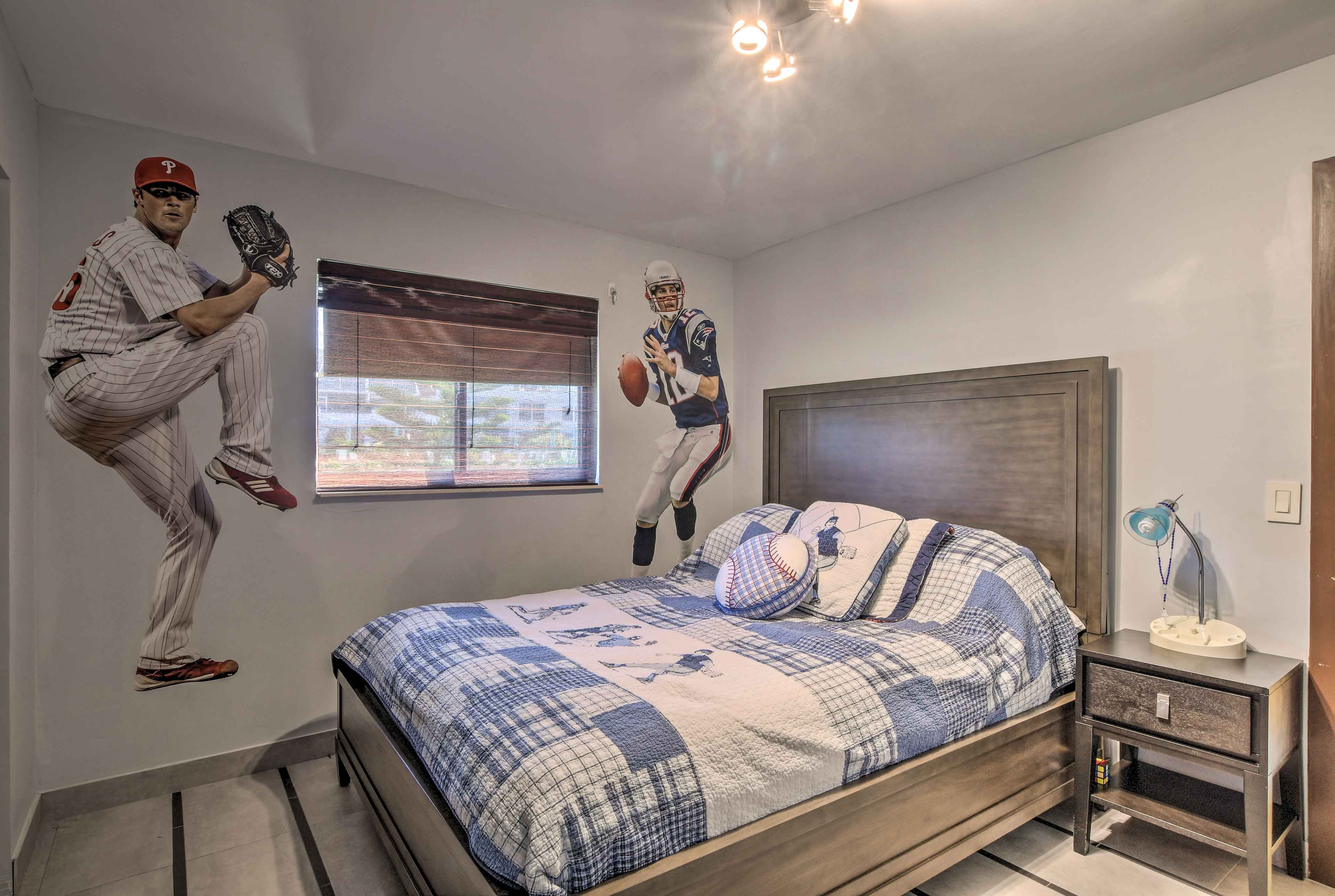 Rest easy on the full bed in this room.