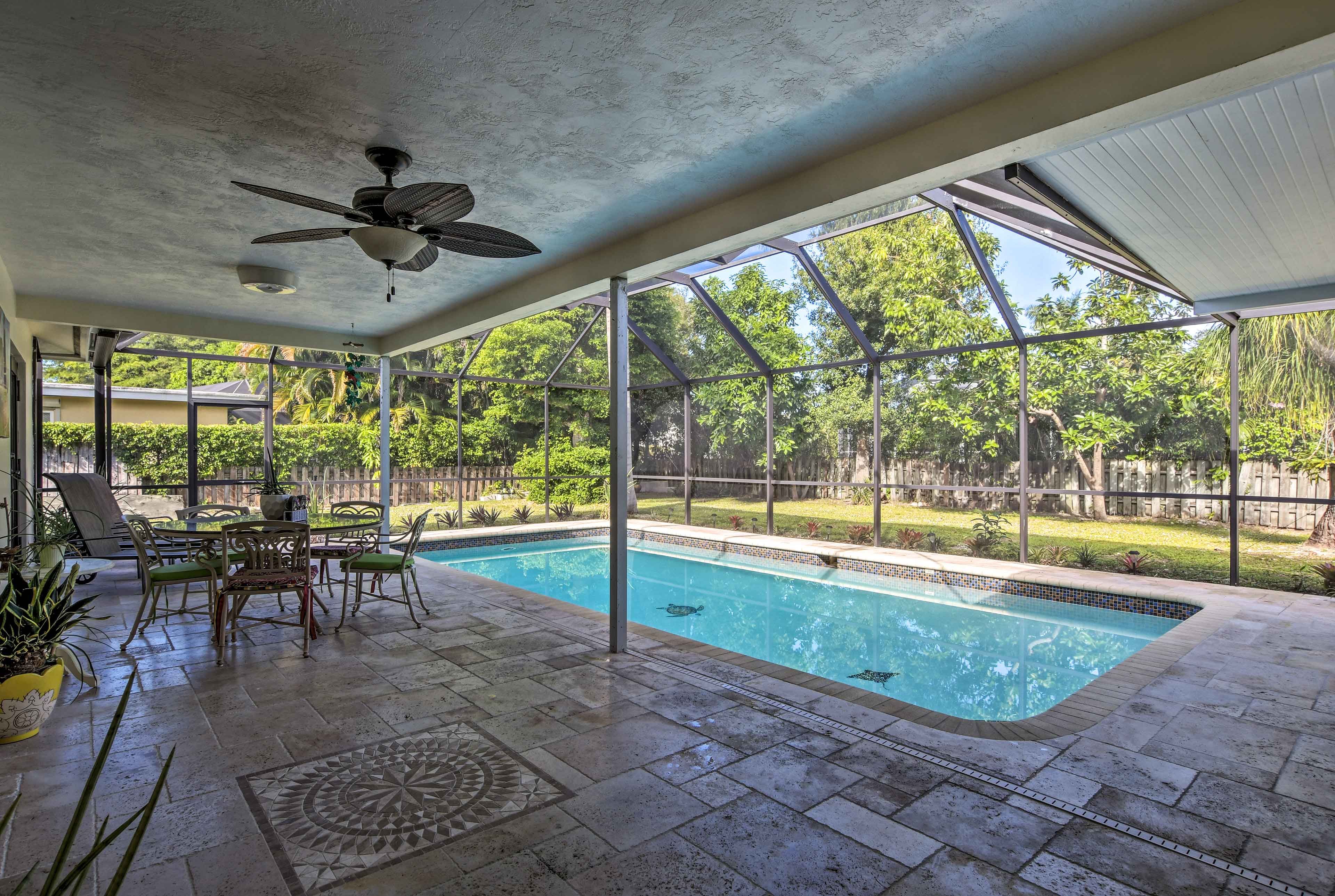 Host a dinner party outside on the lanai!
