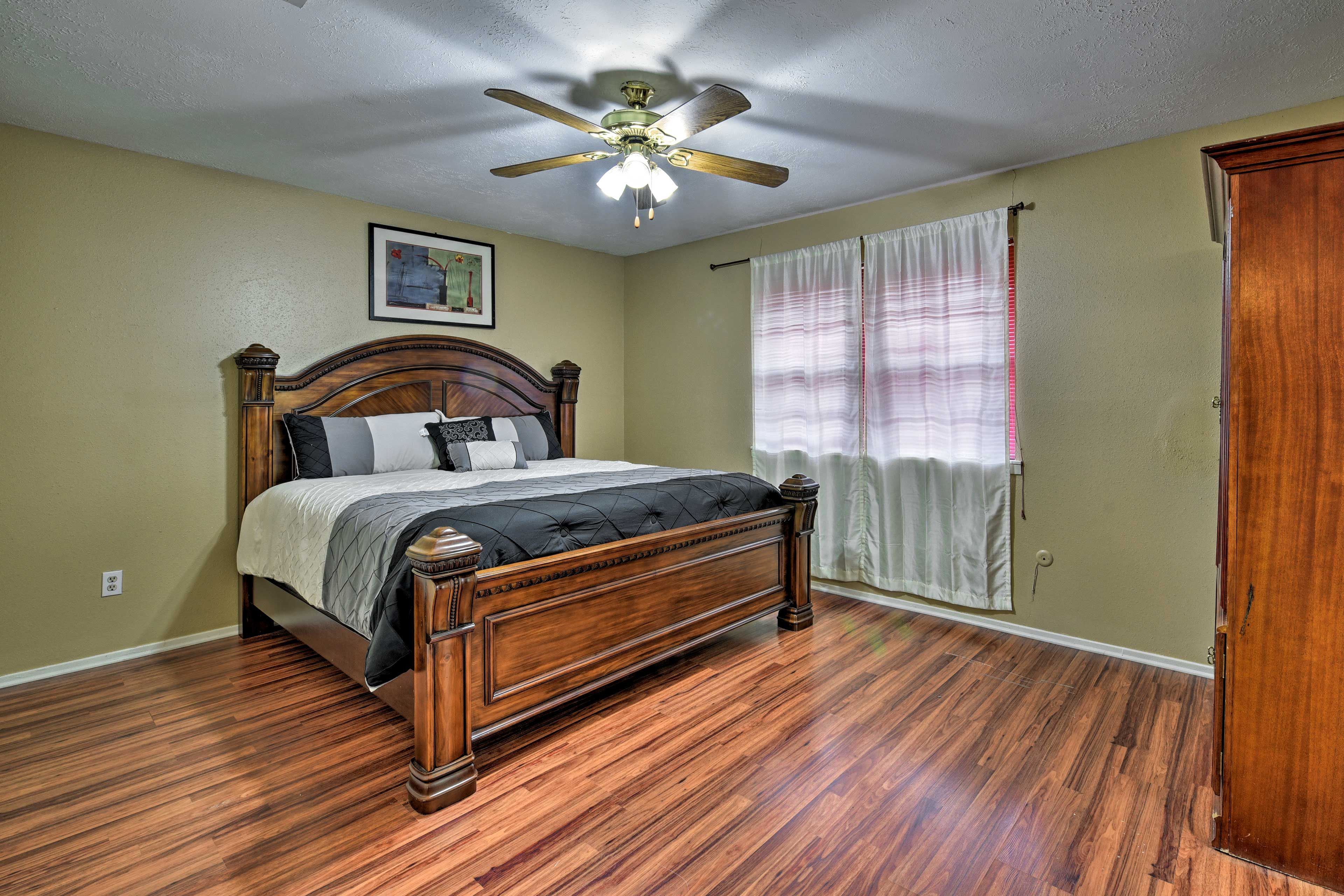 Bedroom 1 | King Bed | Linens Provided