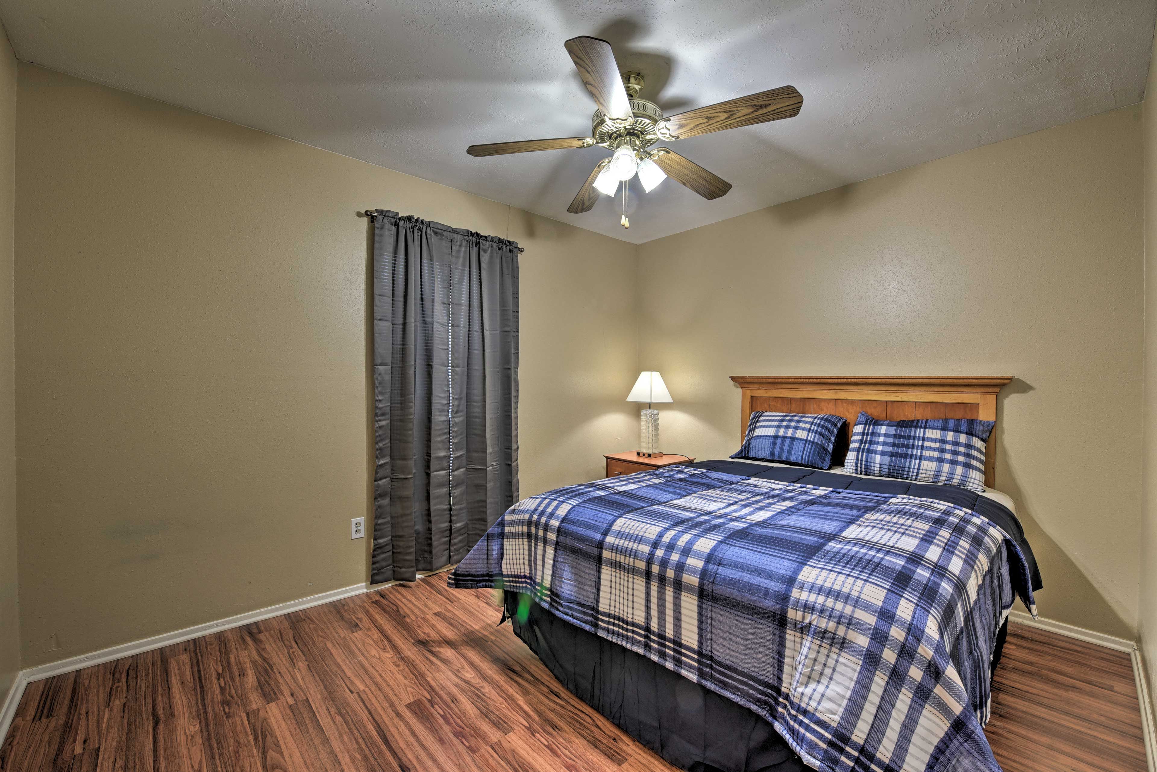Bedroom 3 | Queen Bed