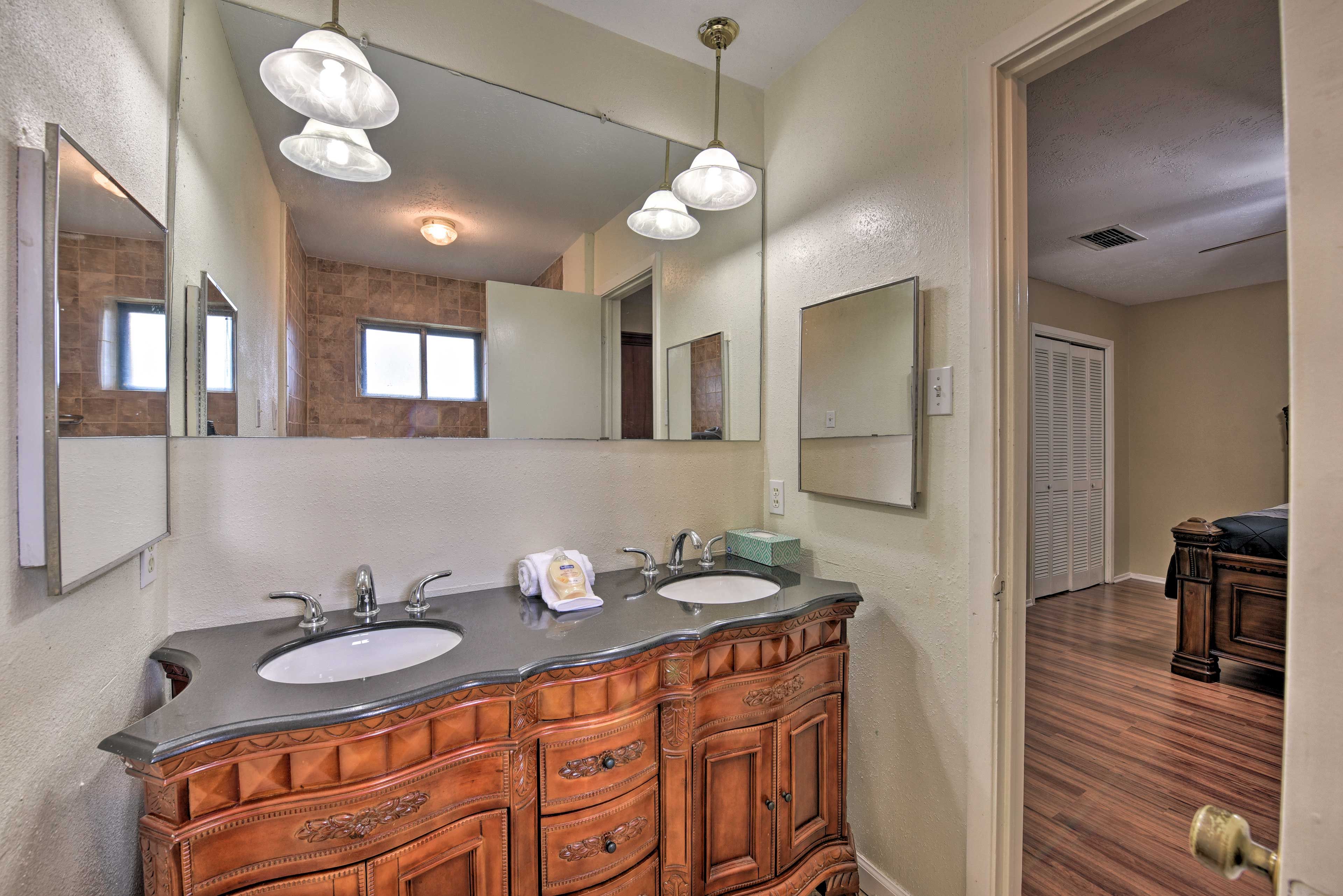En-Suite Bathroom | Towels Provided