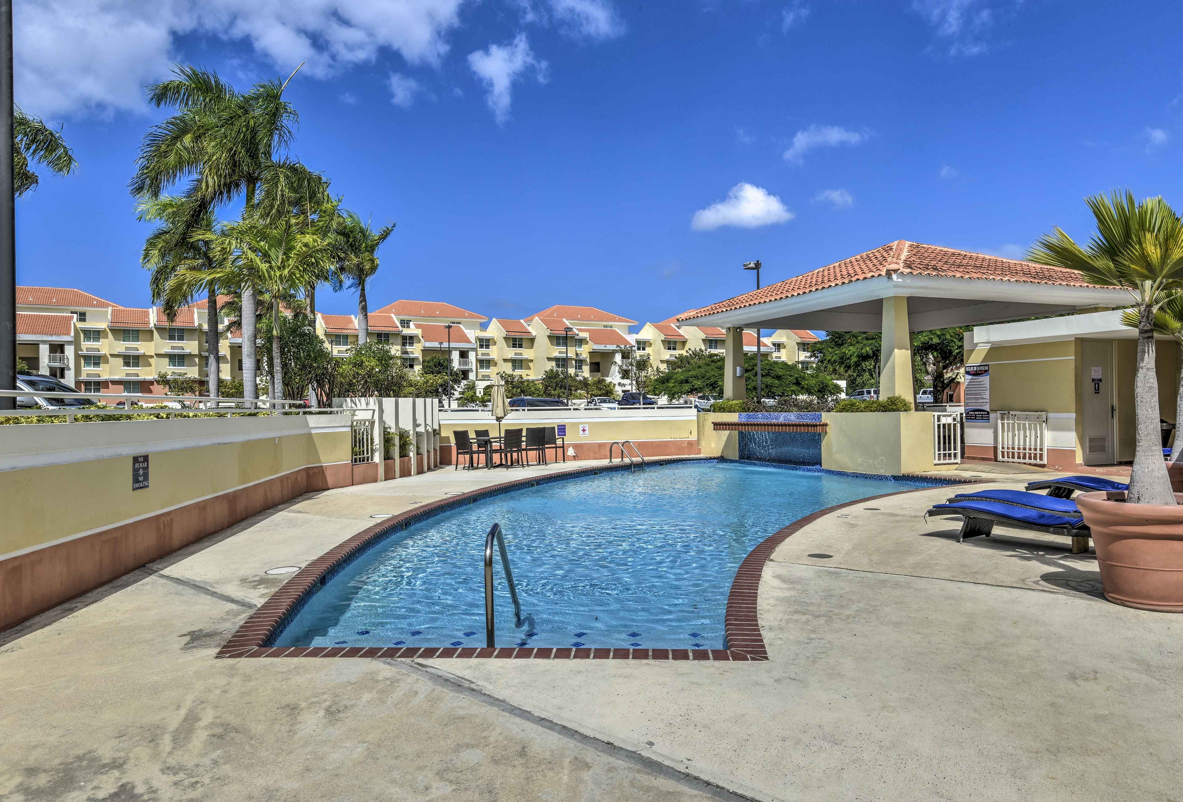 Don't forget your swimsuit for the 2 pools, nearby beach, and waterpark nearby!