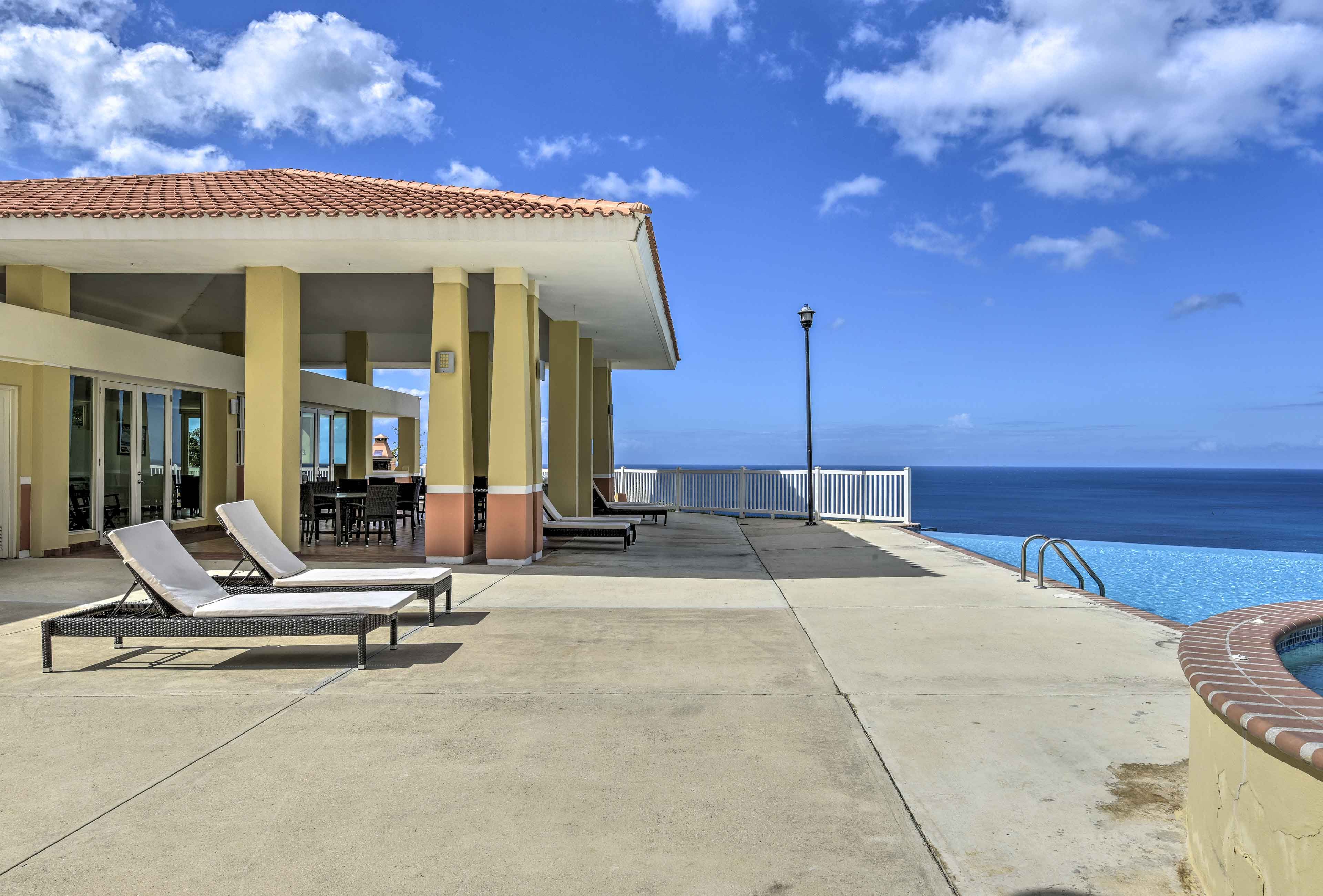 Have you ever dined with a view as beautiful as the community lounge area's?