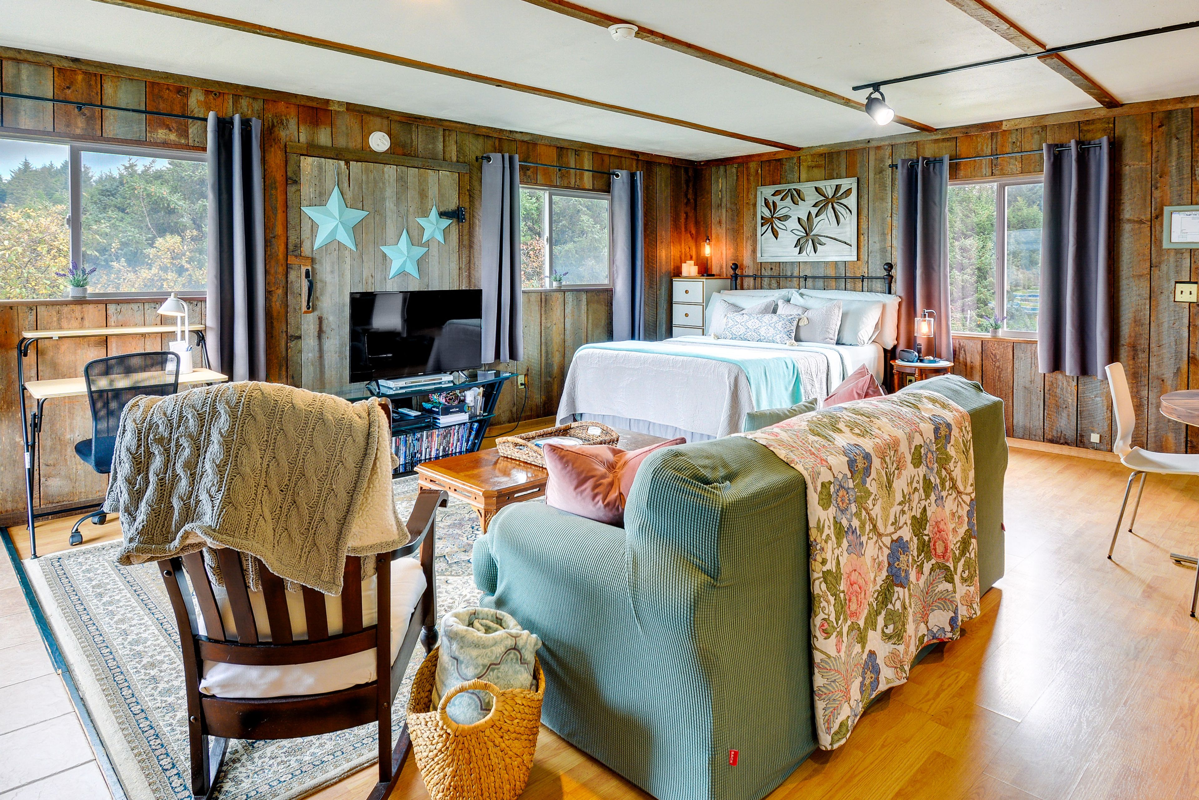 Living Area | Smart TV | Free WiFi | Electric Heating