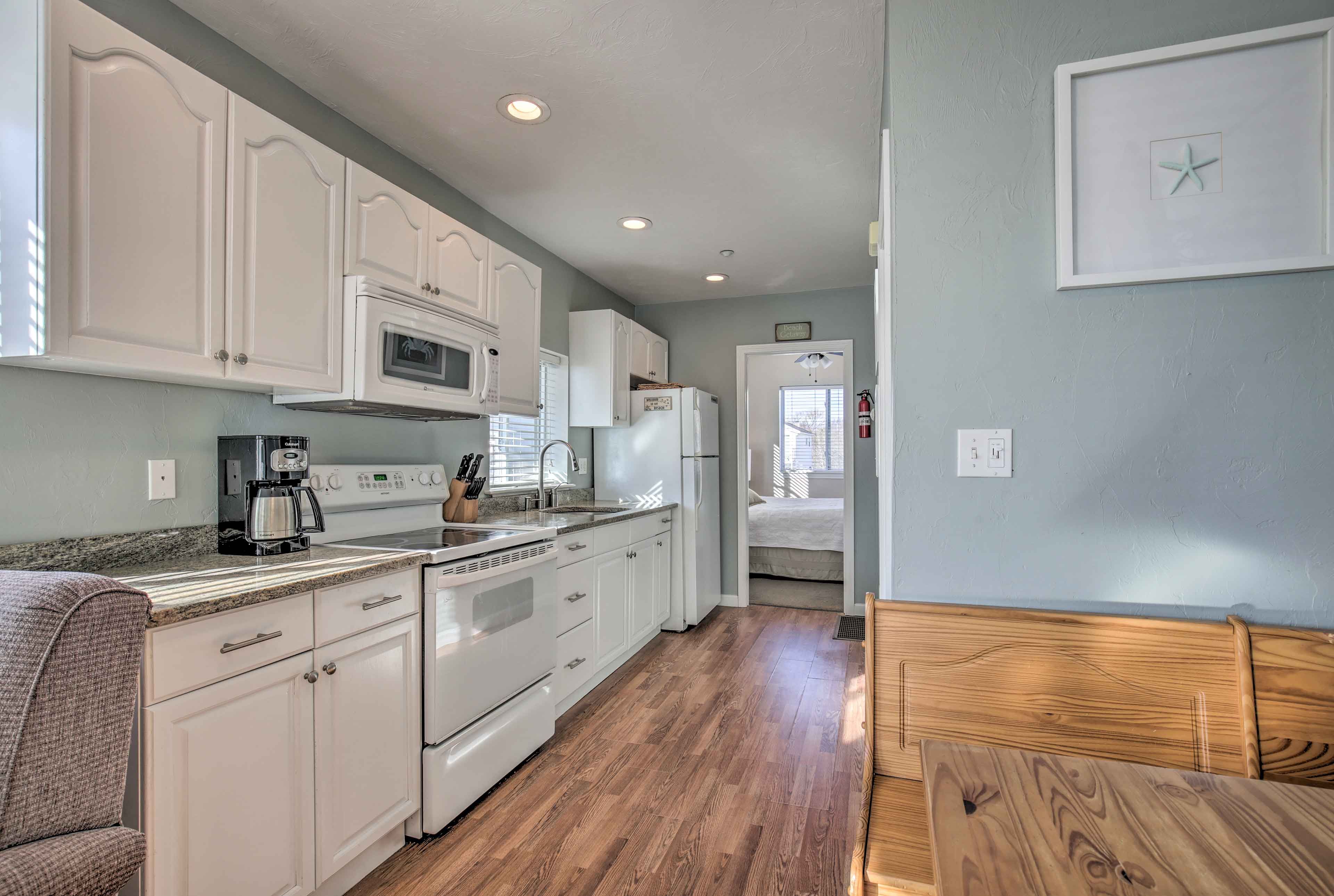Kitchen | Cooking Basics | Coffee Maker | Paper Towels/Trash Bags Provided