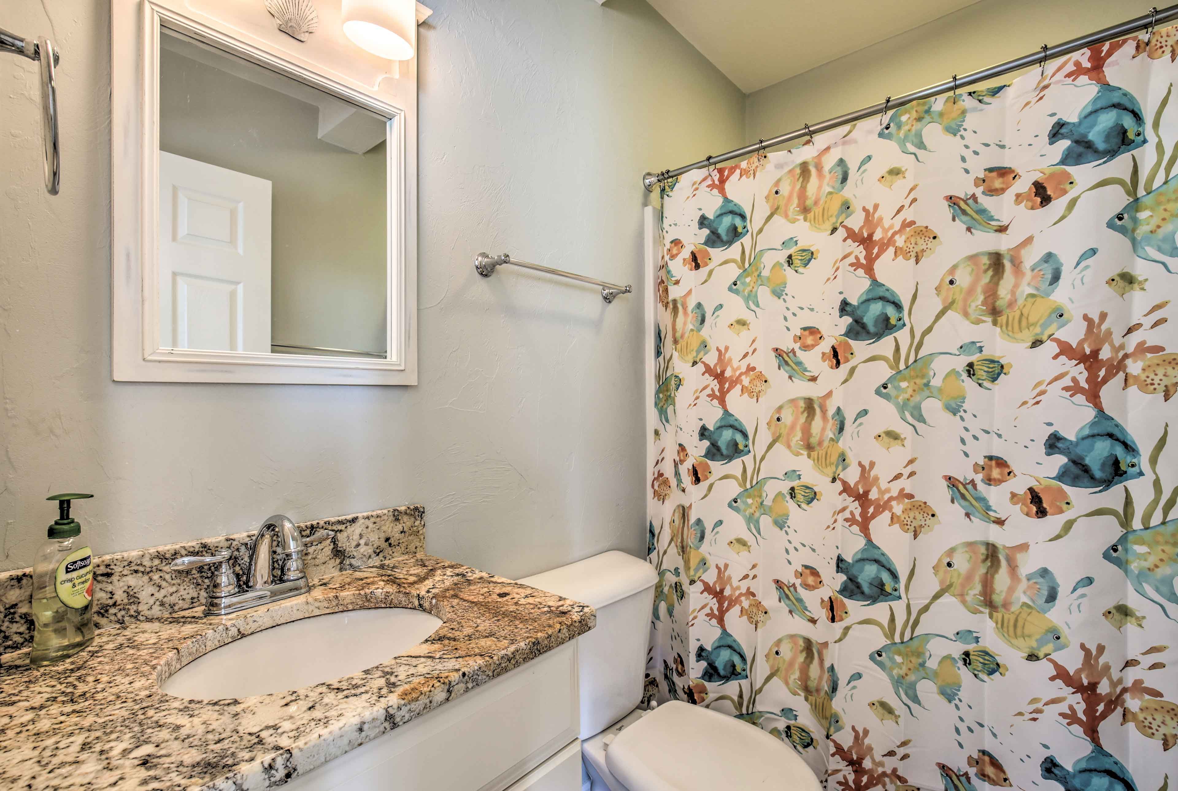 Full Bathroom | Toiletries & Towels Provided