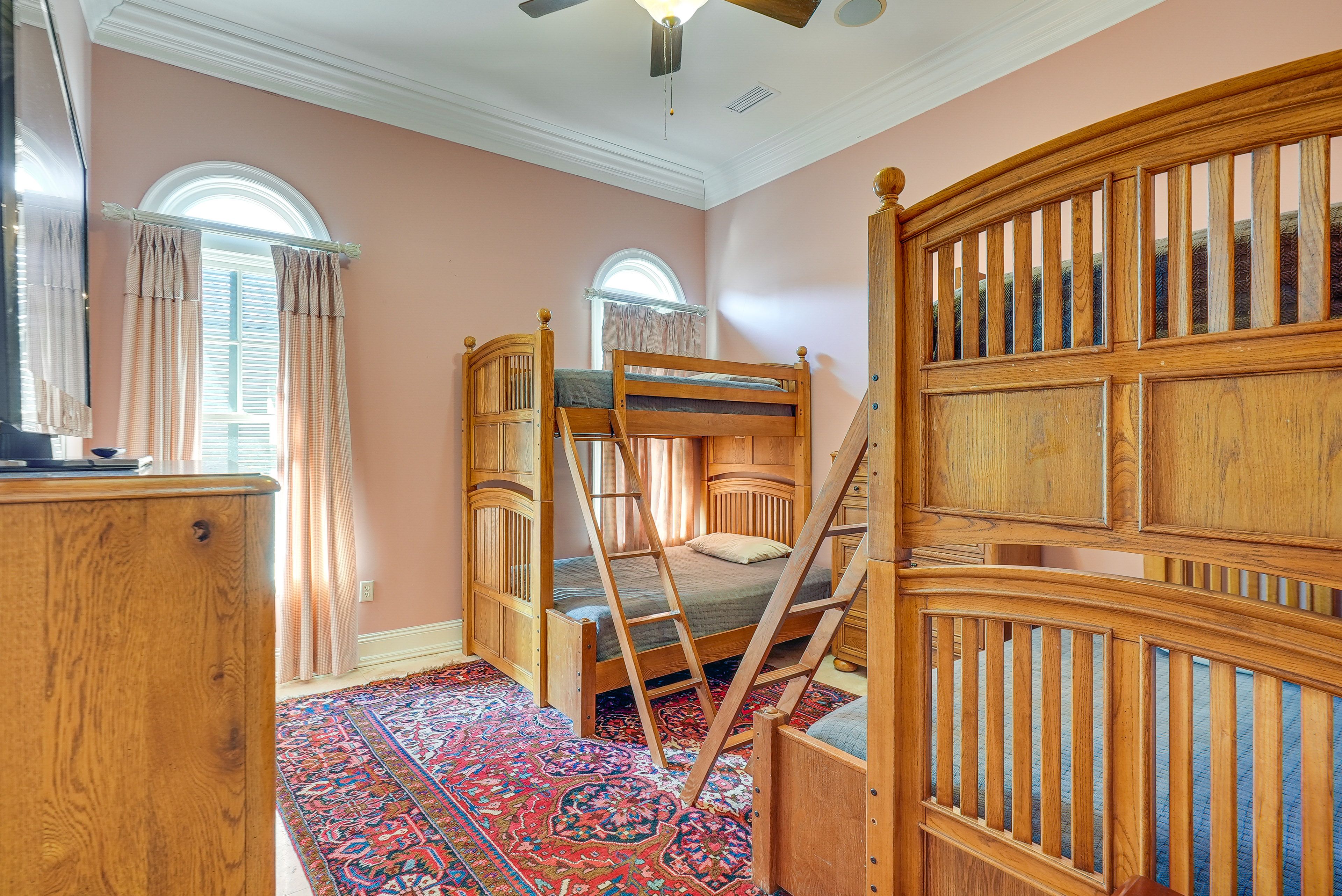 Bedroom 5 | 2 Twin/Queen Bunk Beds