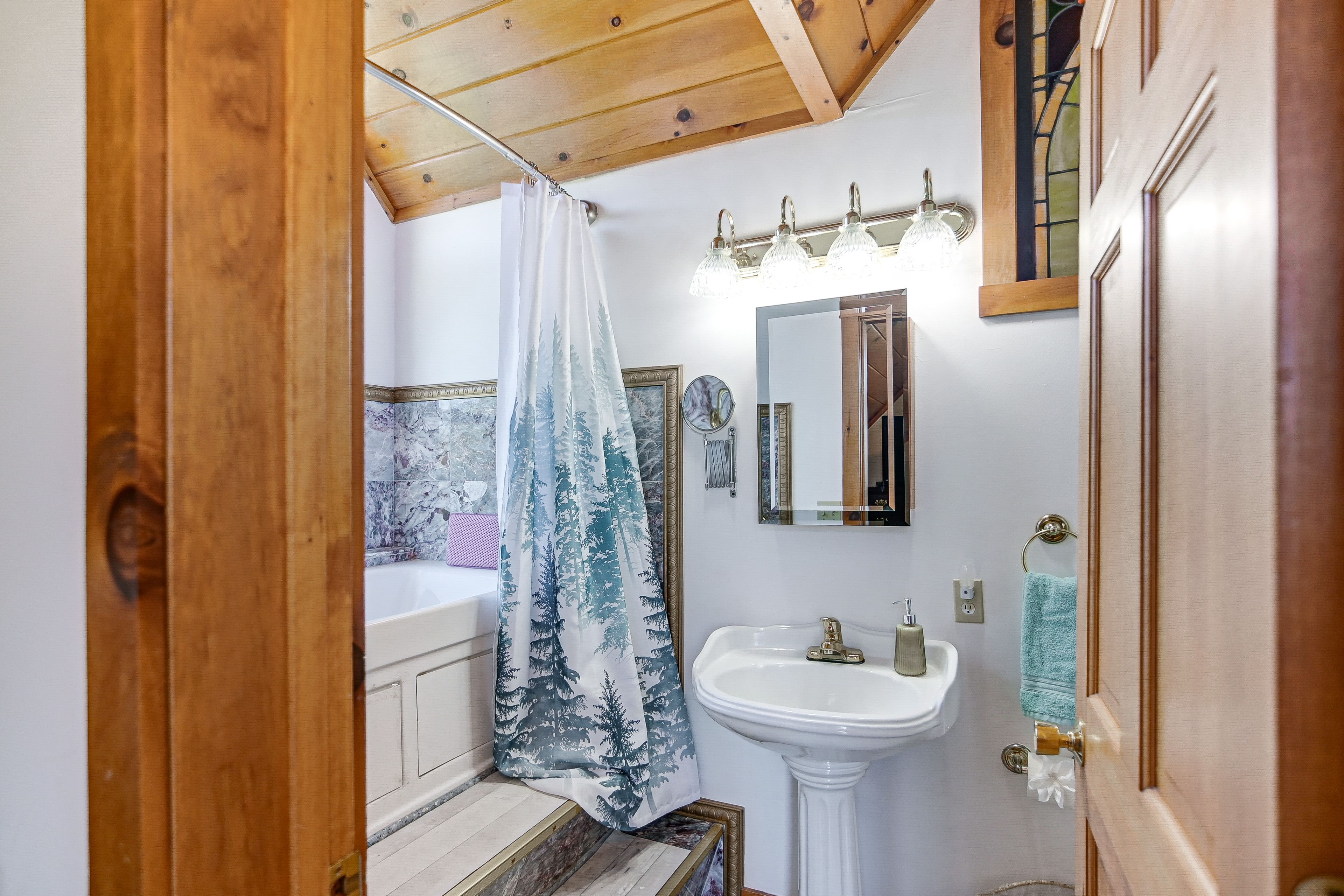 Full Bathroom
